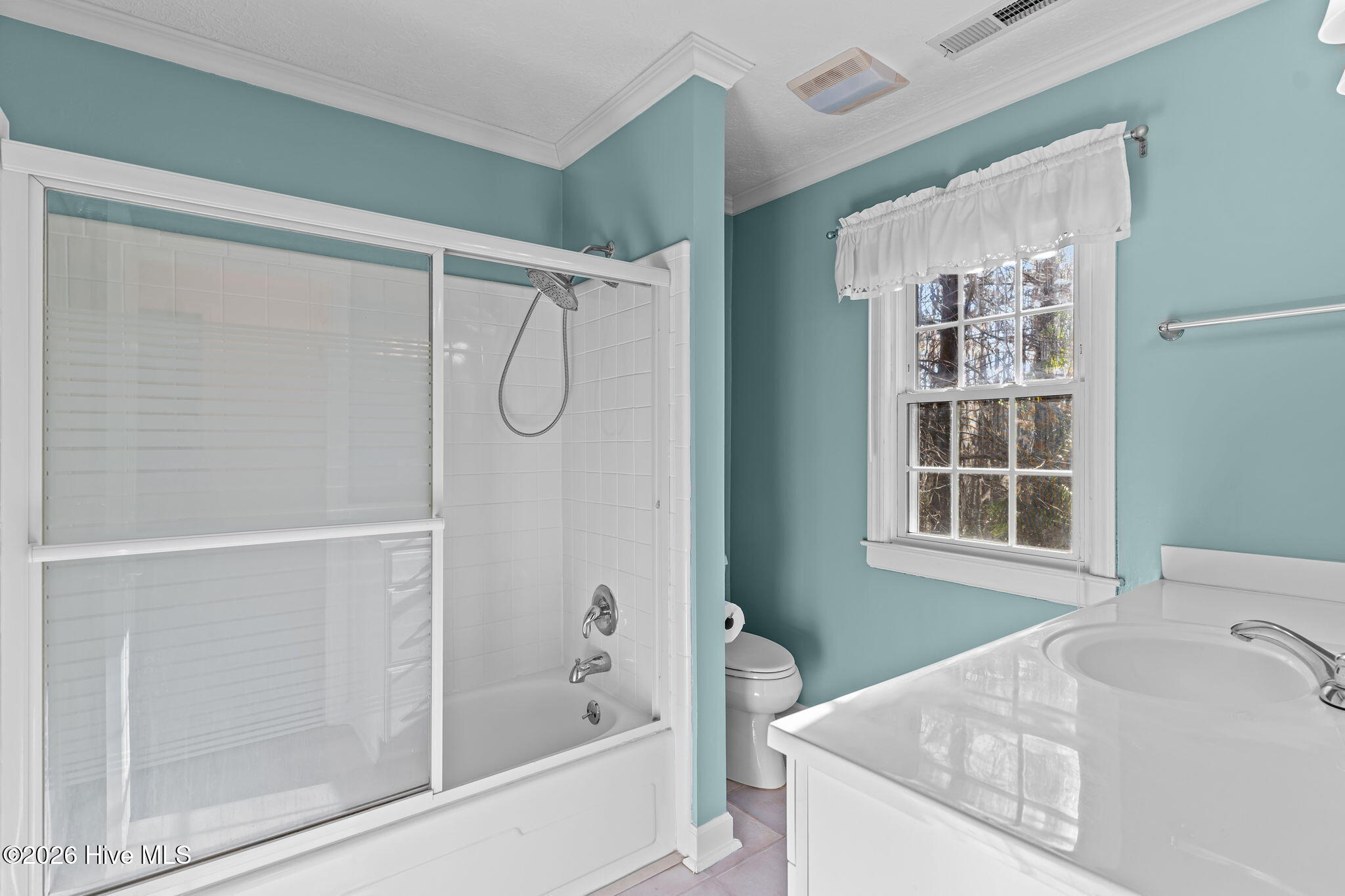 100550743 | Photo 45