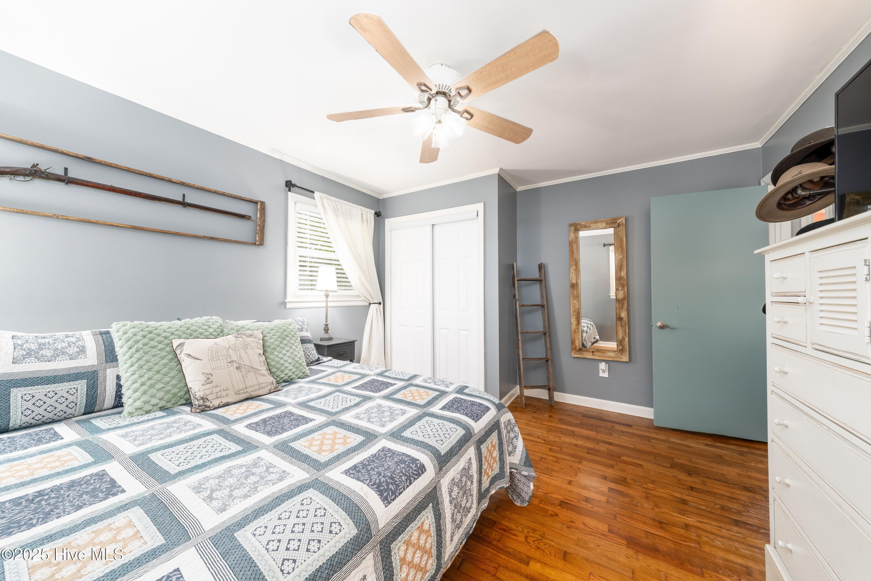 100549318 | Photo 18