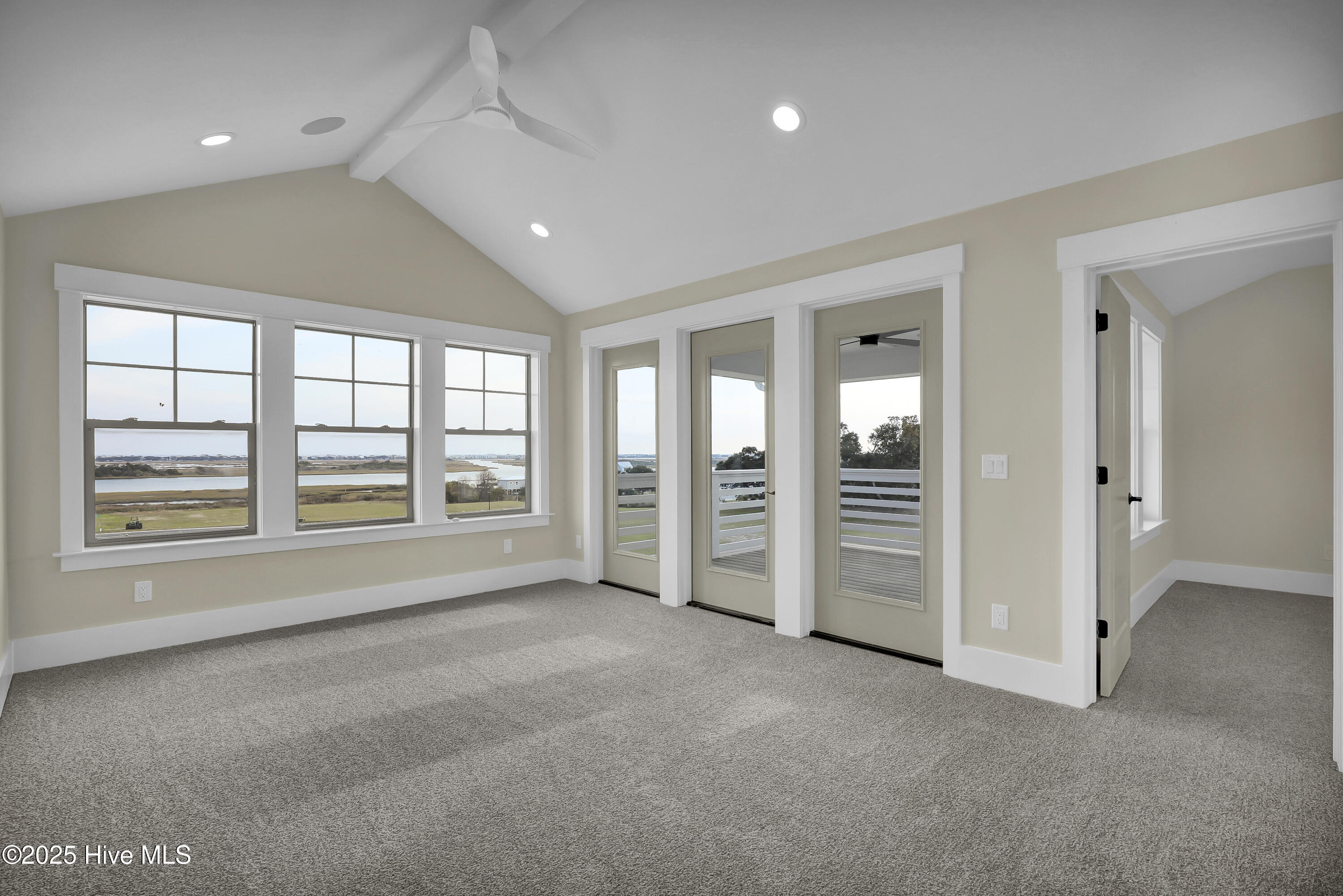 100490520 | Photo 16