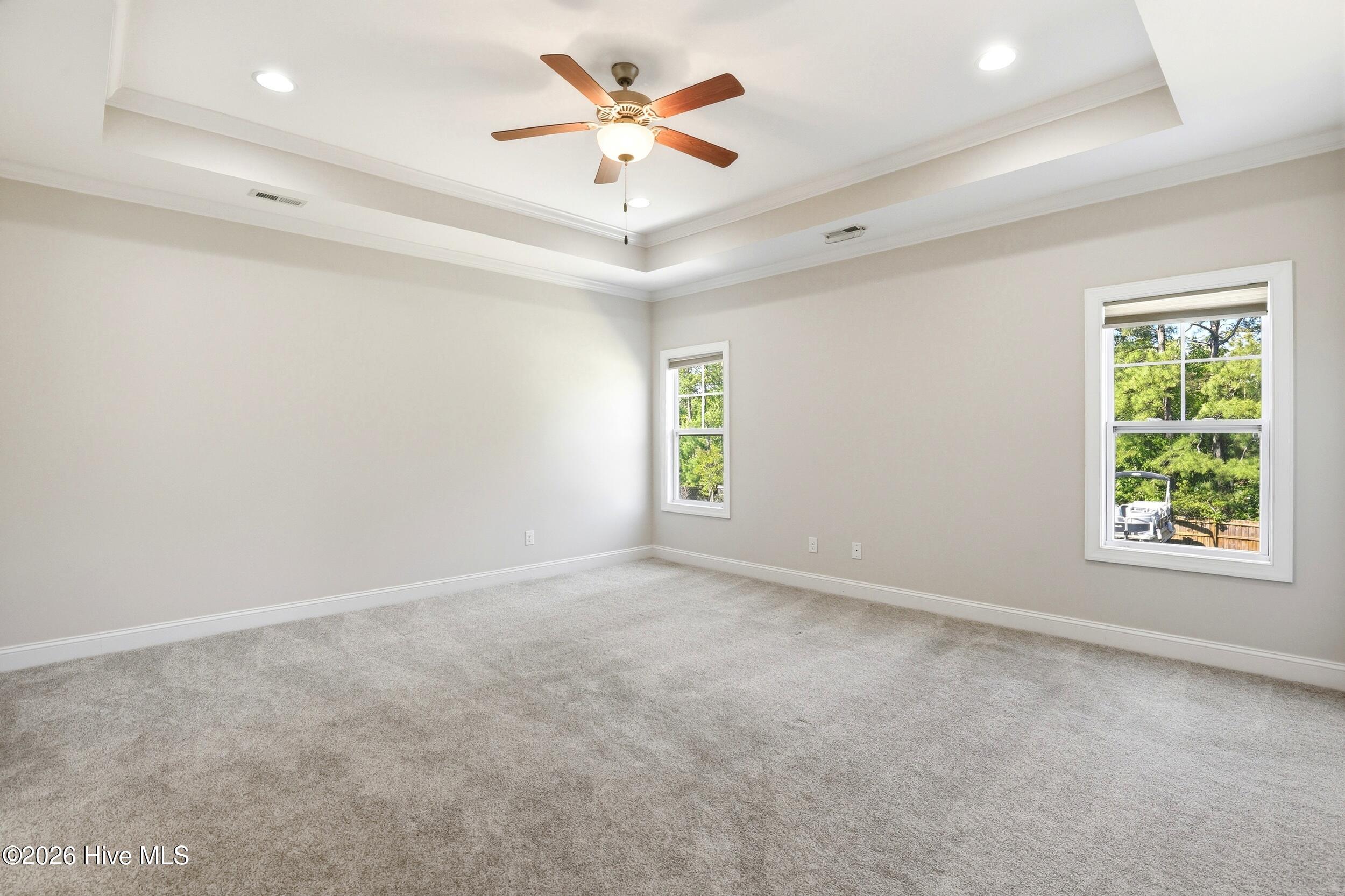 100569352 | Photo 26