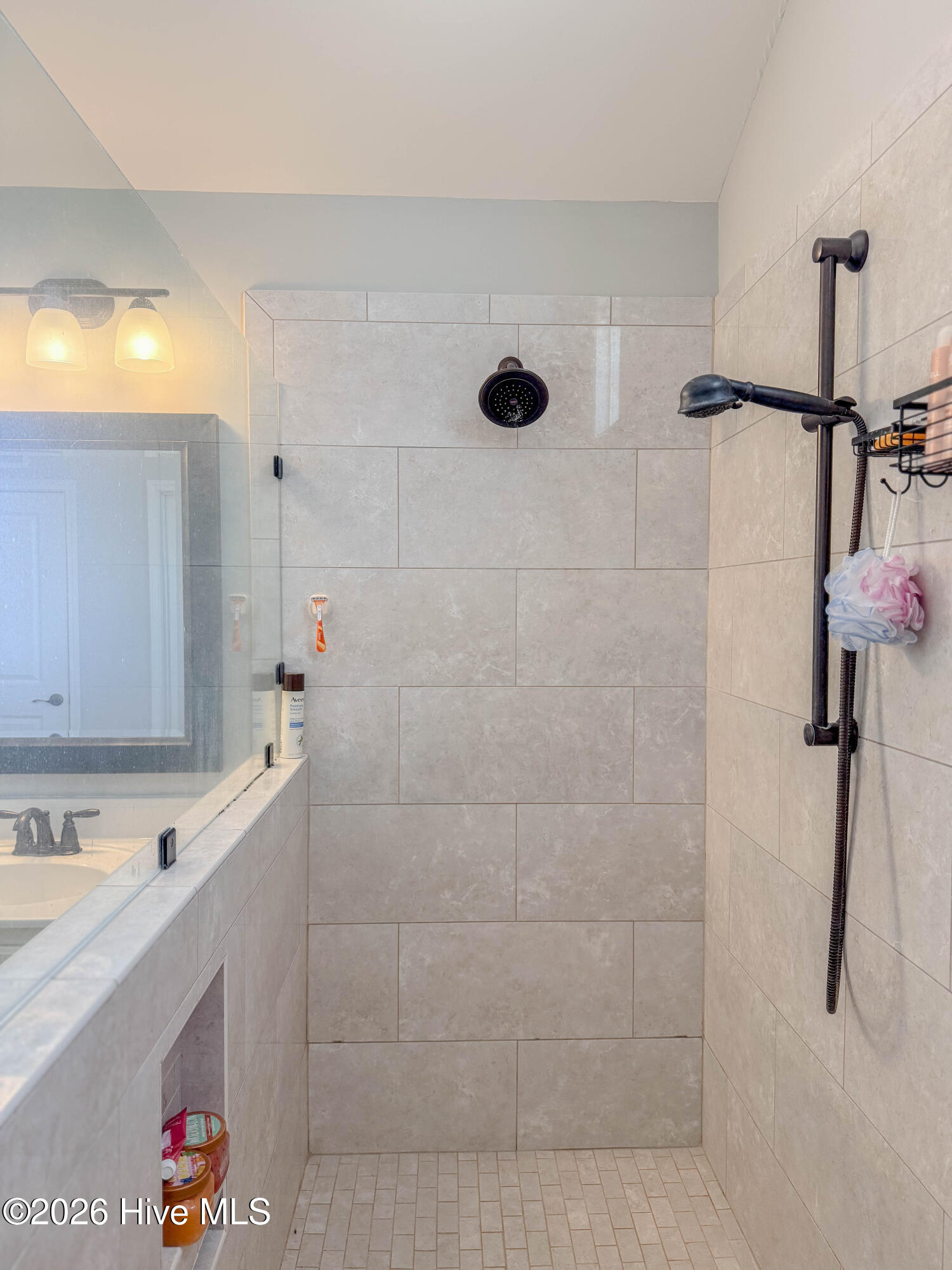 100553968 | Photo 29