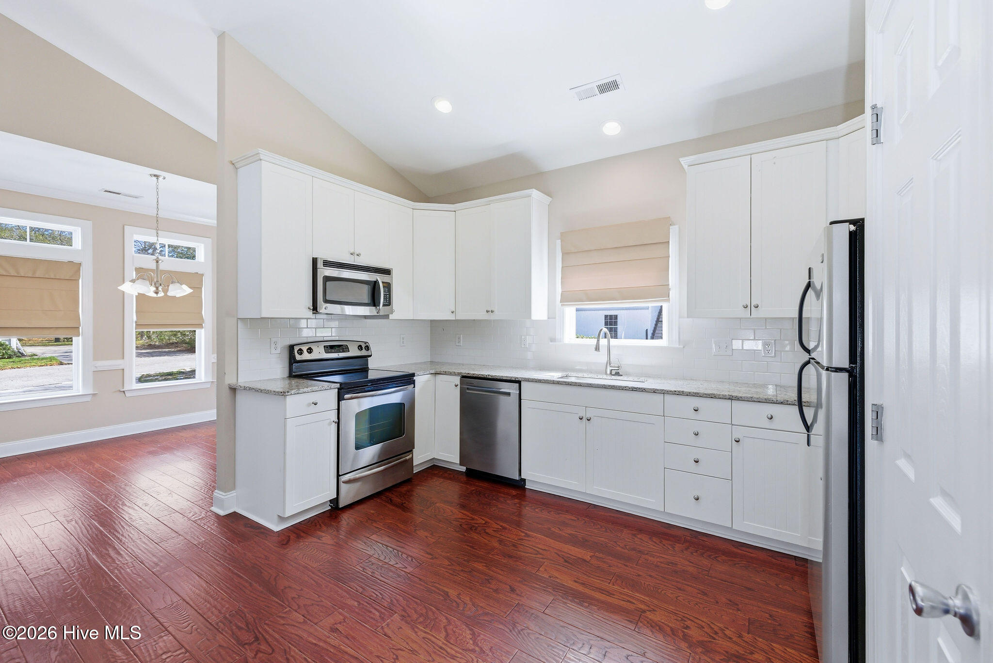 100559674 | Photo 13