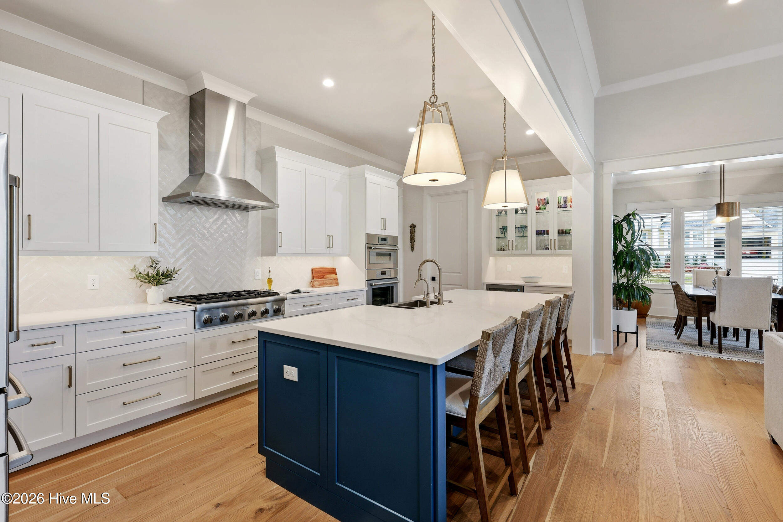 100566937 | Photo 25