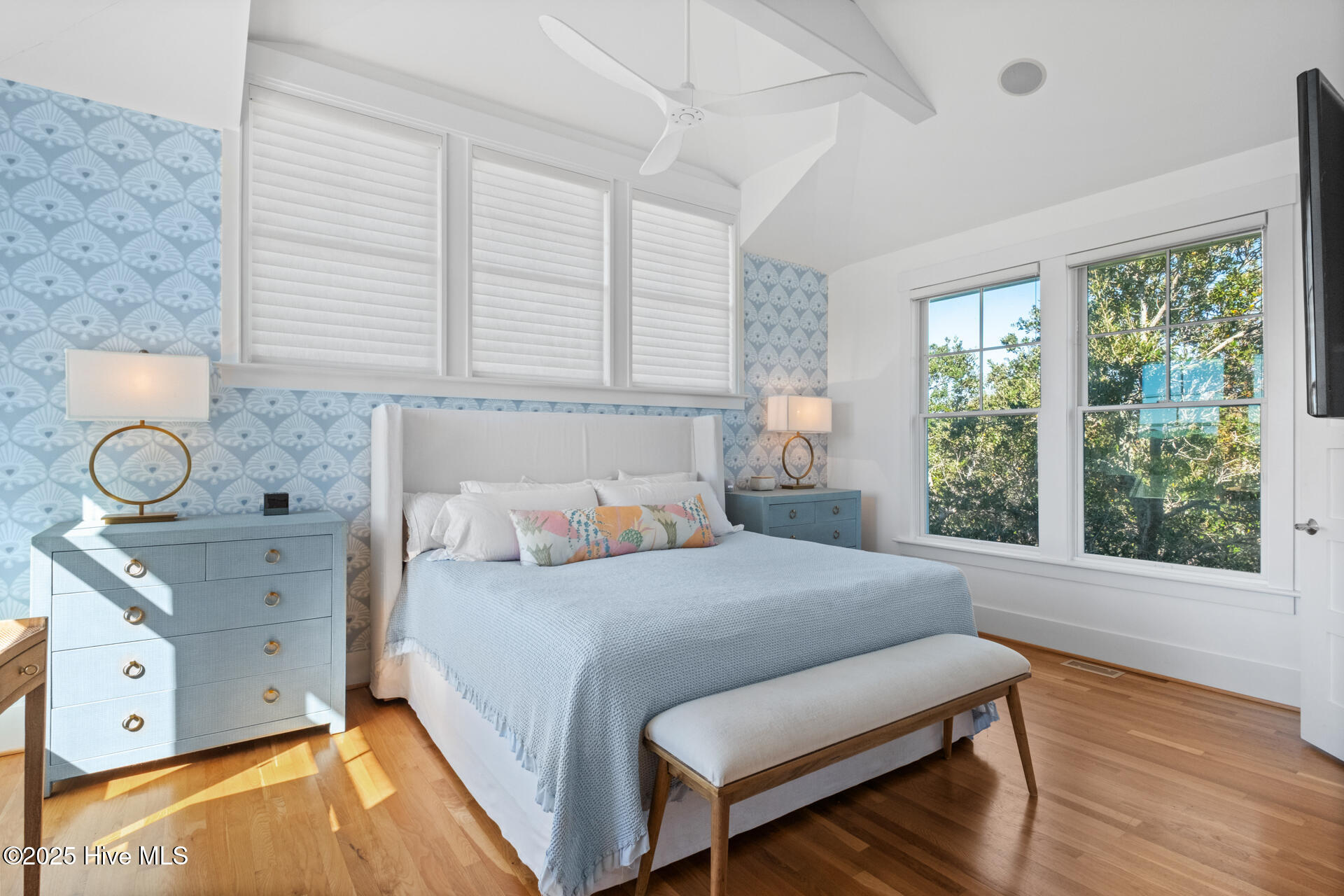 100540295 | Photo 19