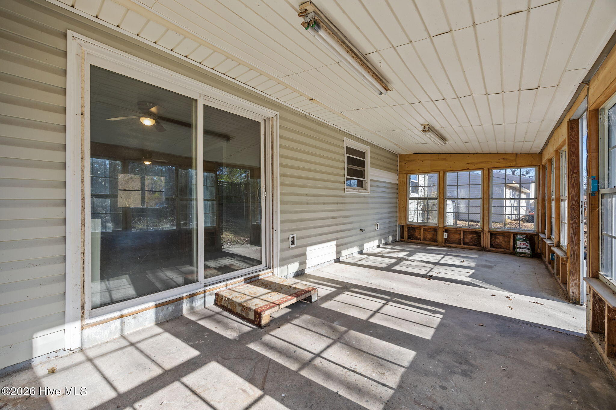 100549992 | Photo 34