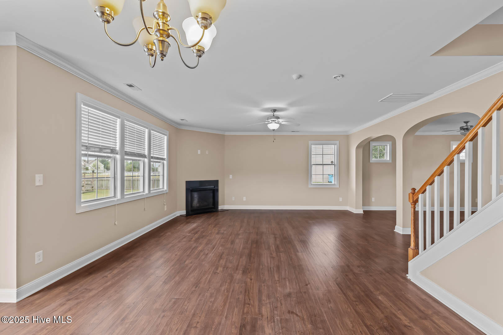 100532827 | Photo 14