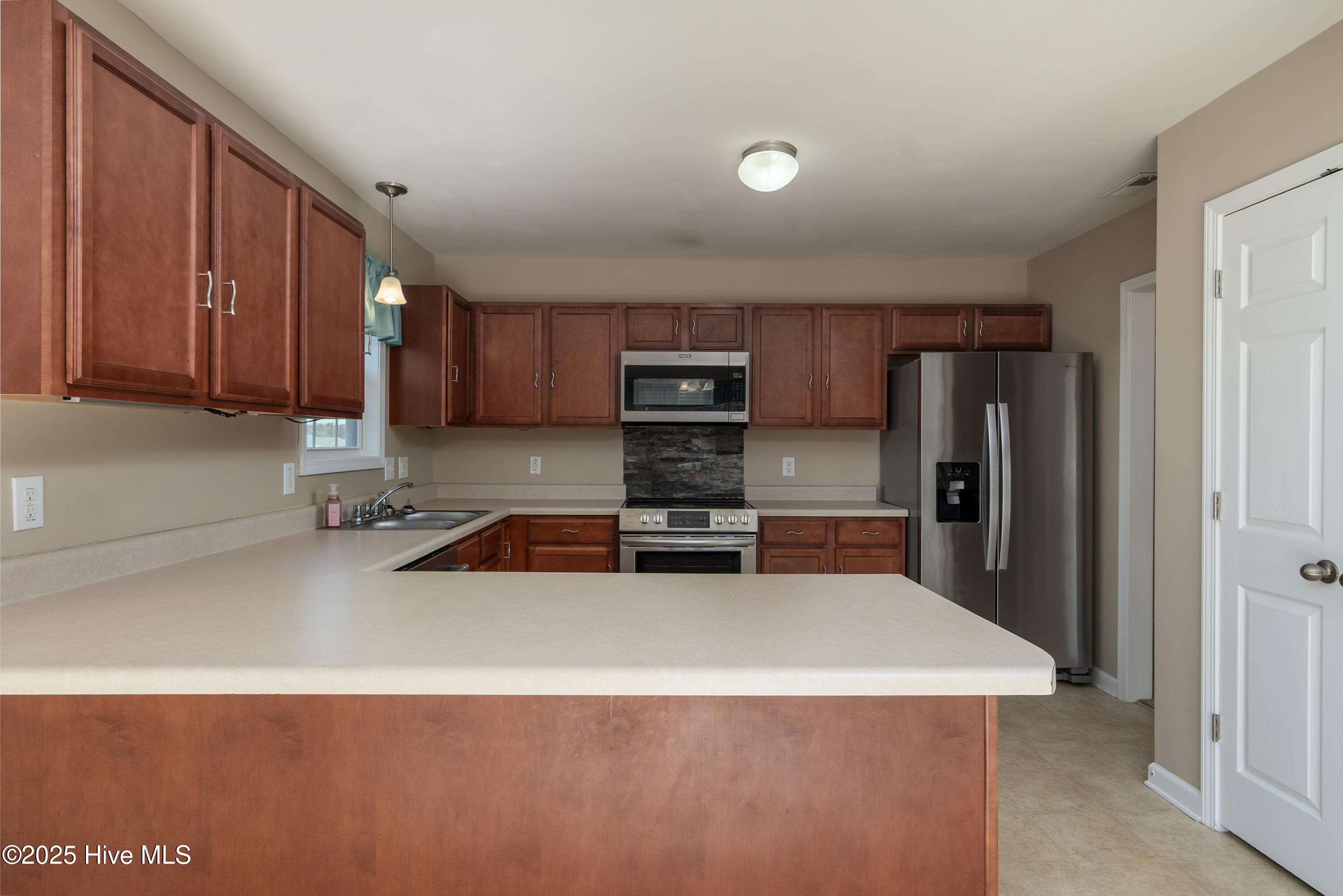 100542382 | Photo 18