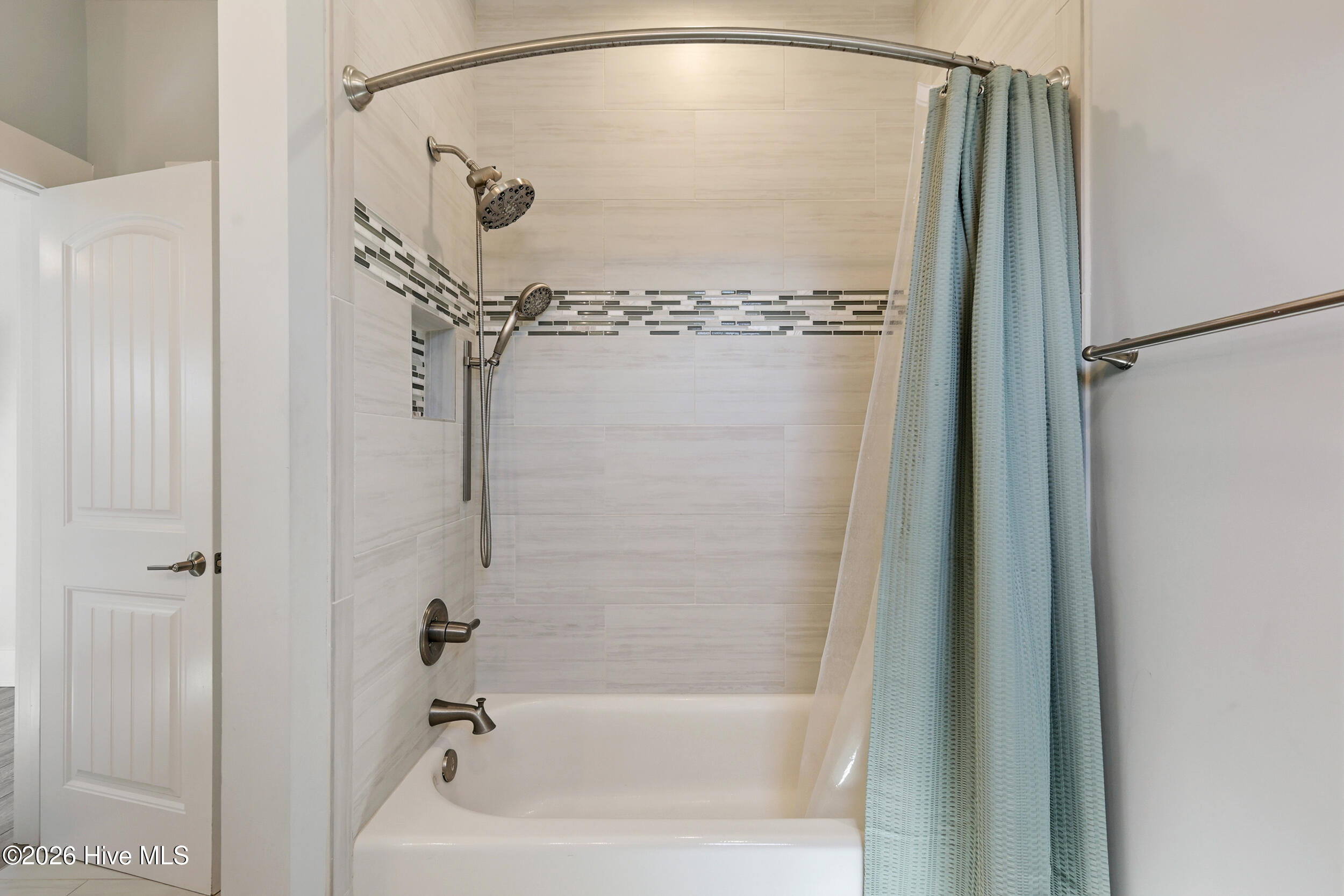 100563355 | Photo 28