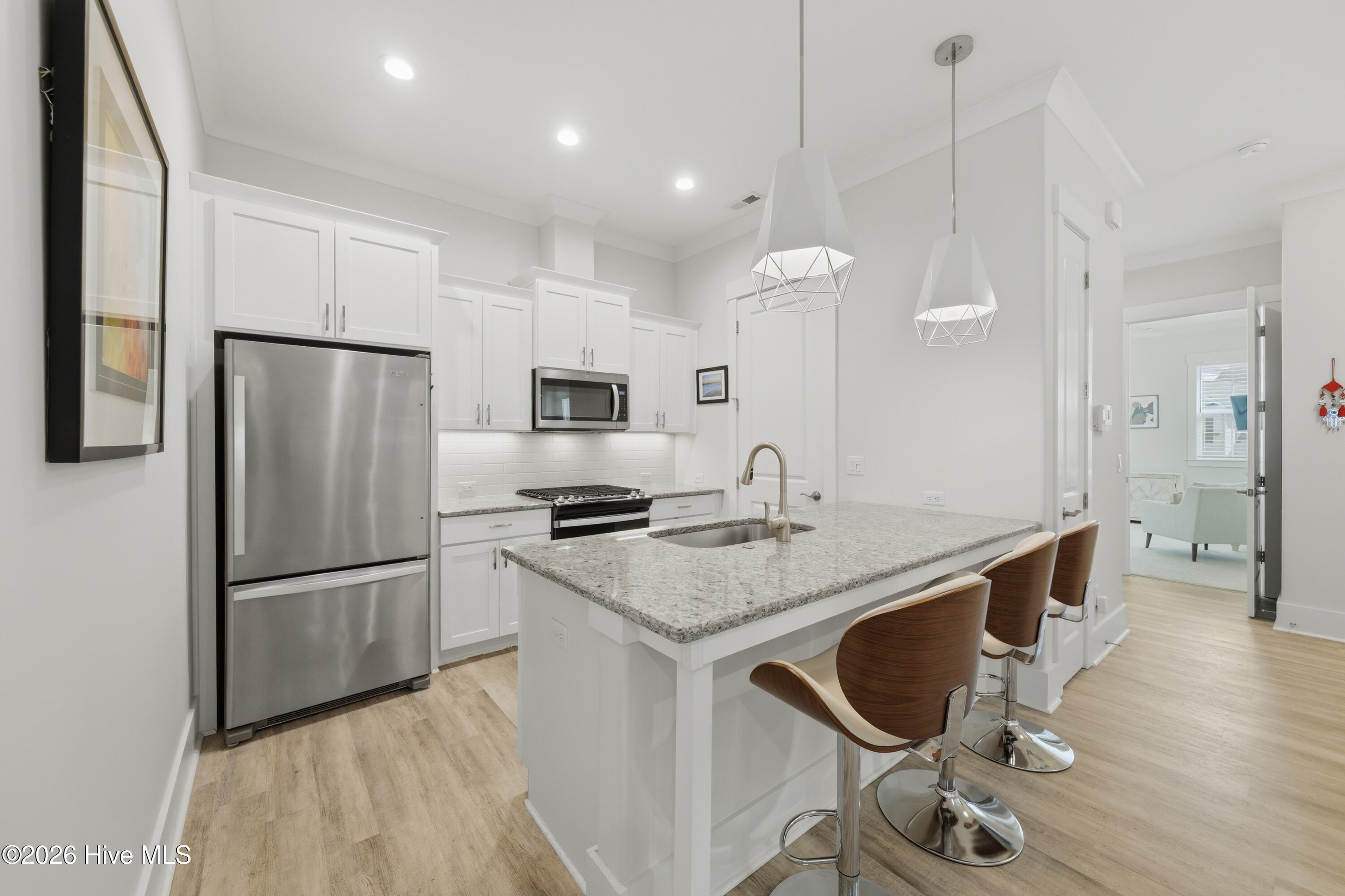 100568121 | Photo 12