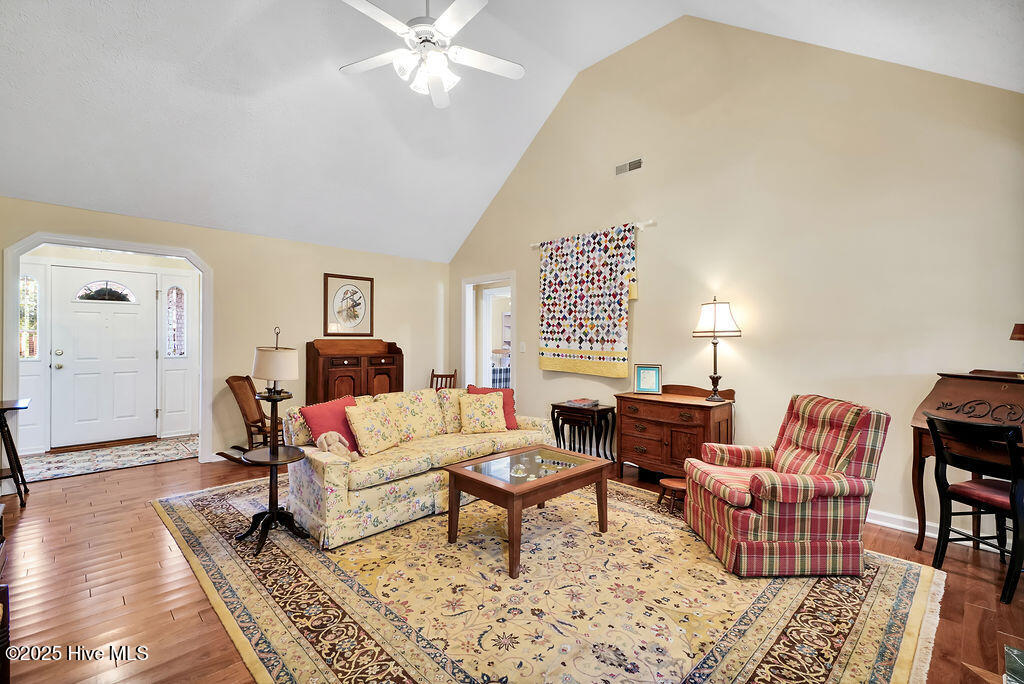 100541437 | Photo 10