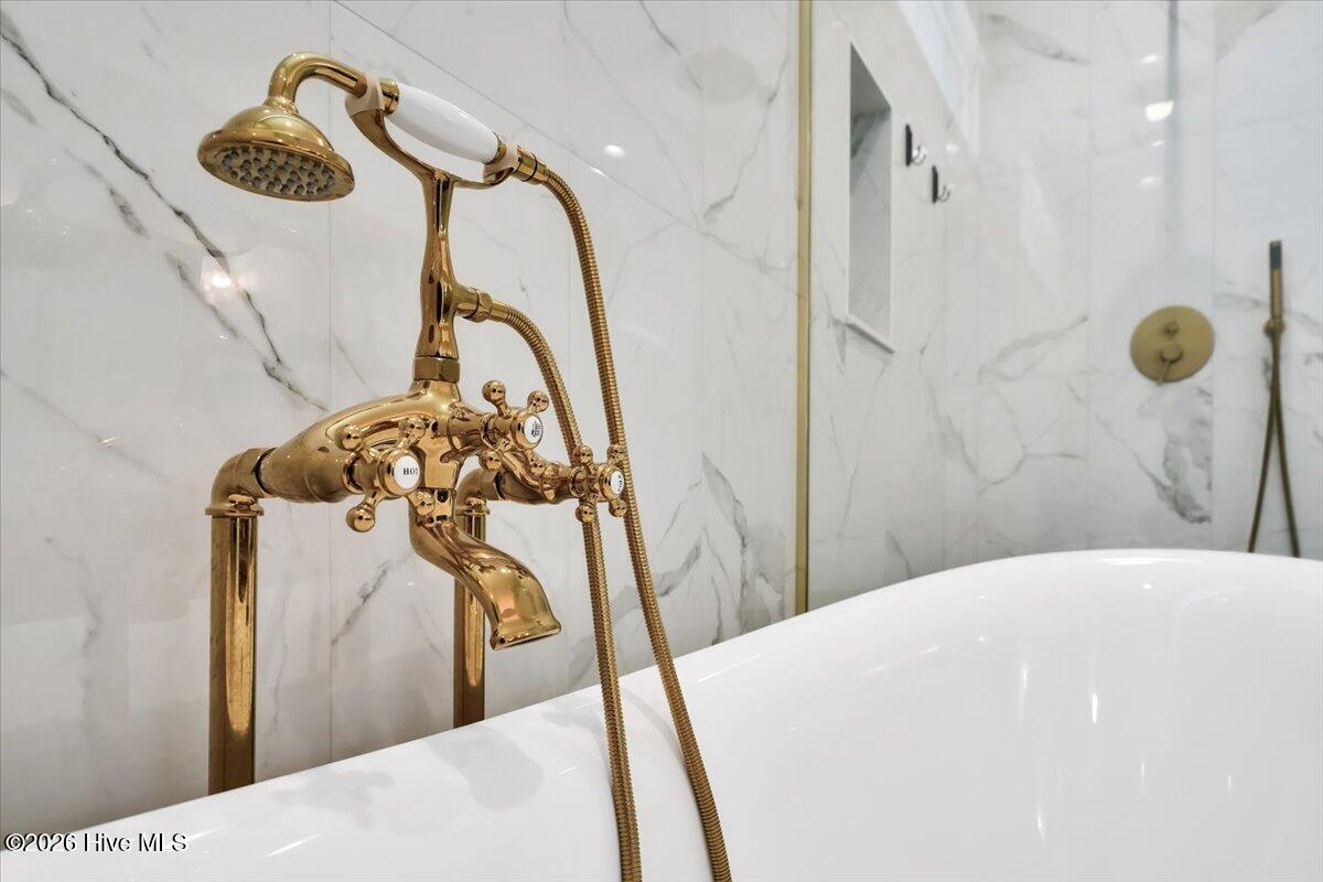 100551251 | Photo 35