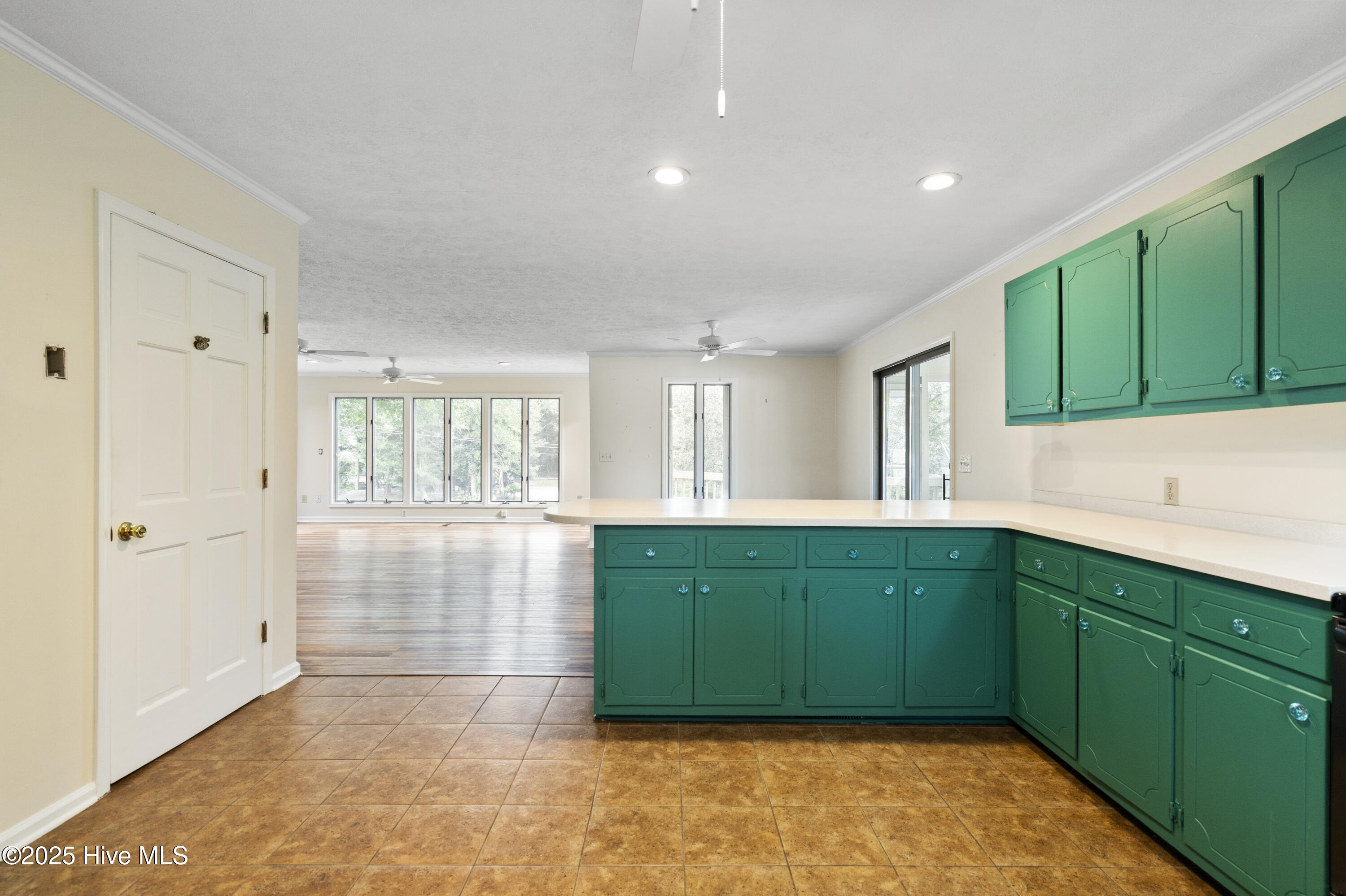 100540990 | Photo 20