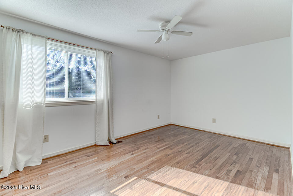 100541590 | Photo 21