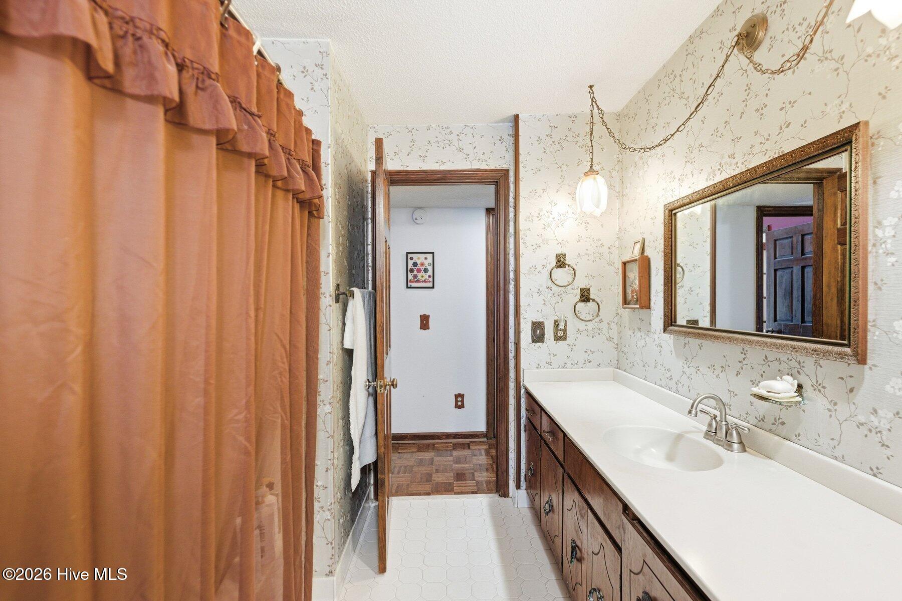 100564189 | Photo 34