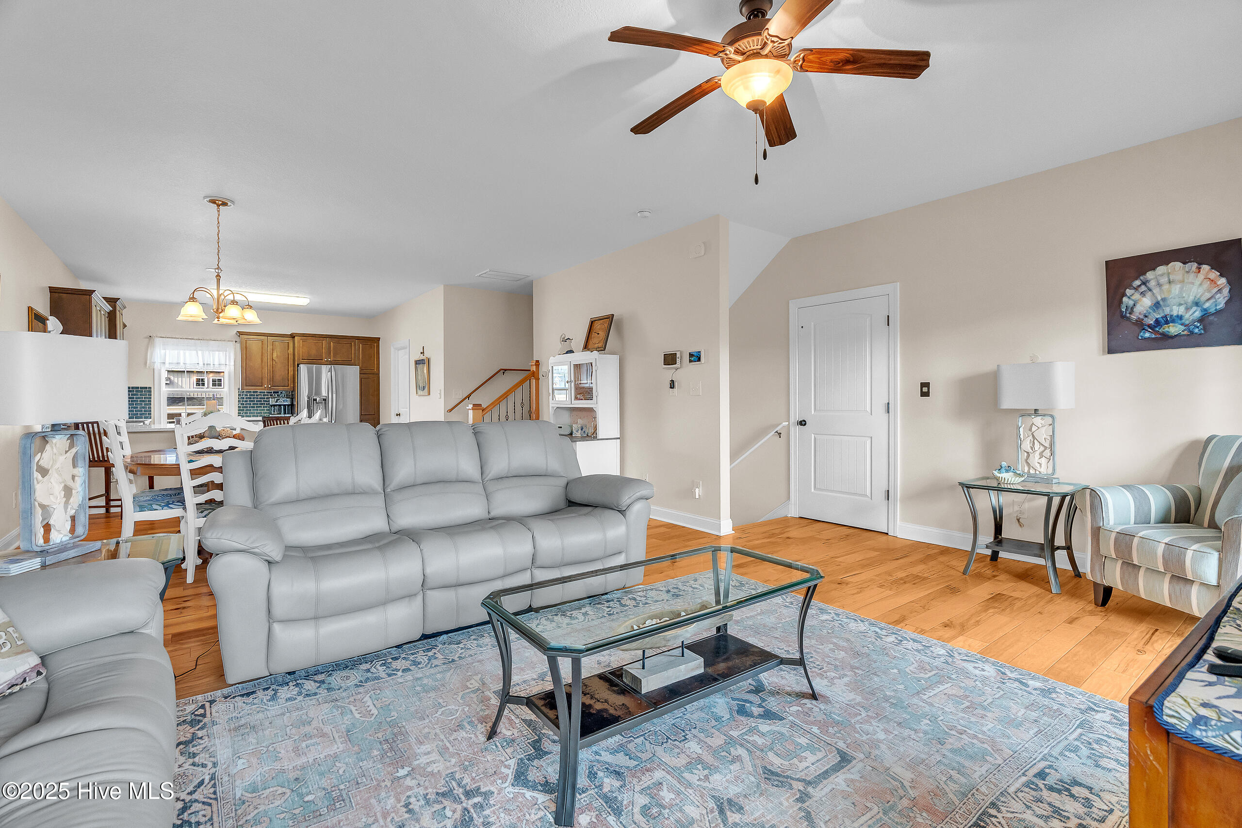 100546927 | Photo 16