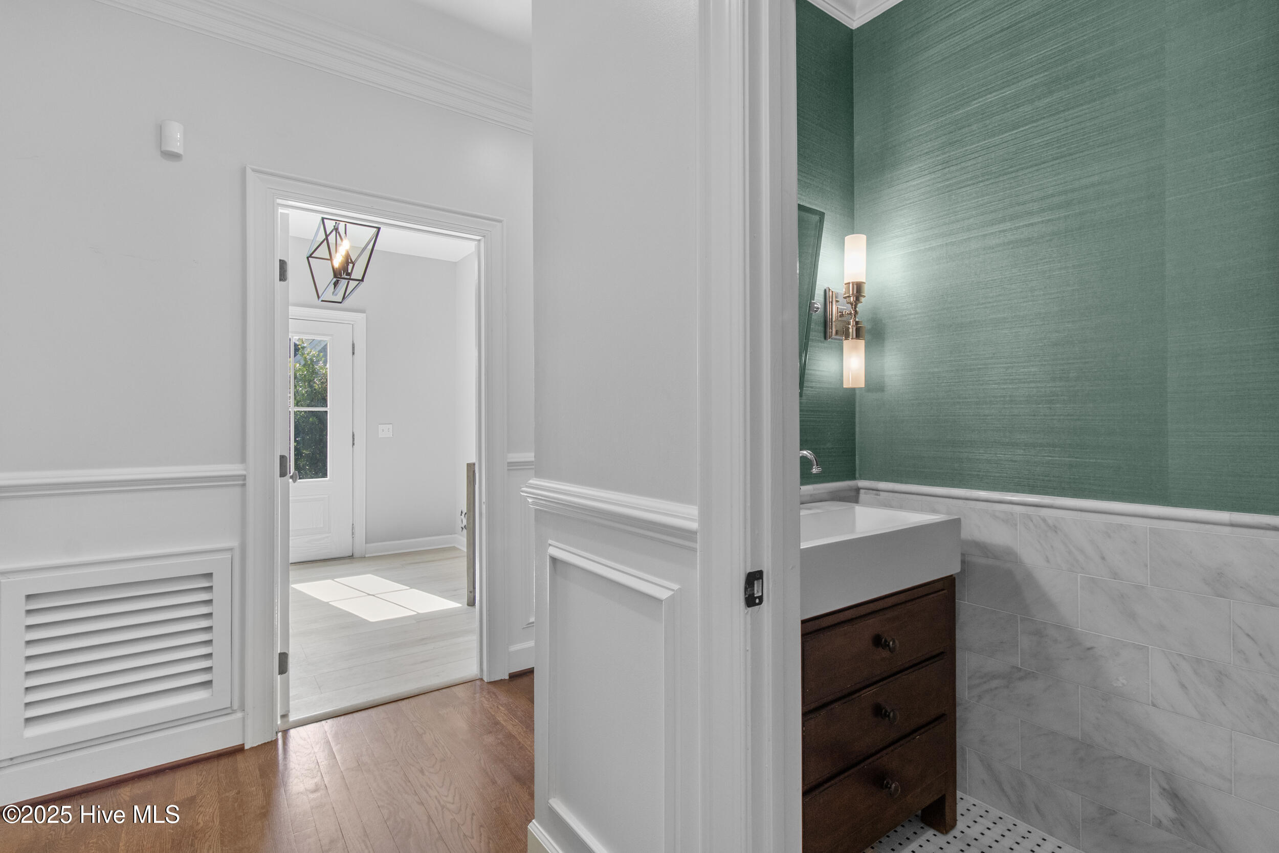 100538758 | Photo 16