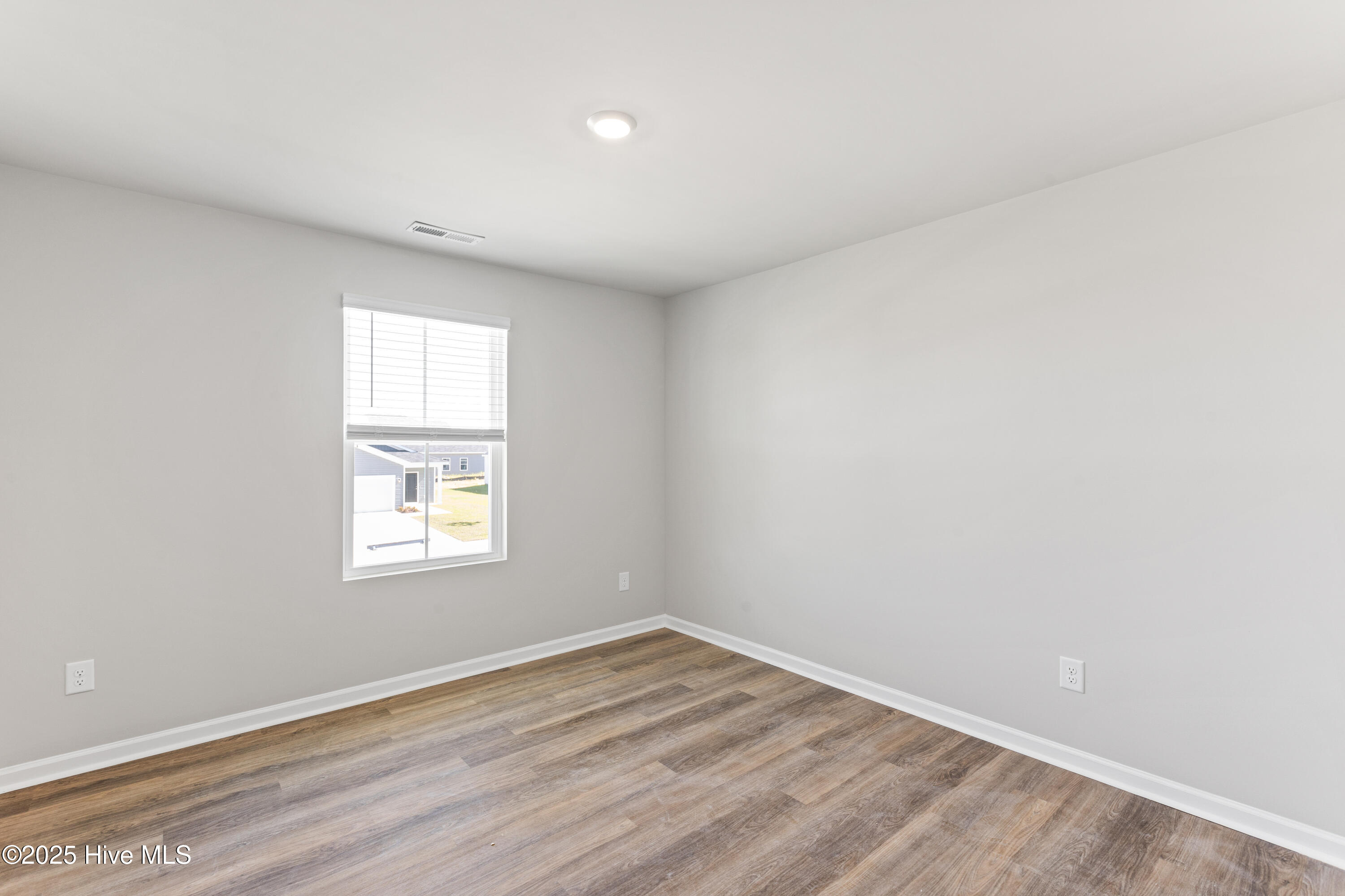 100515101 | Photo 24