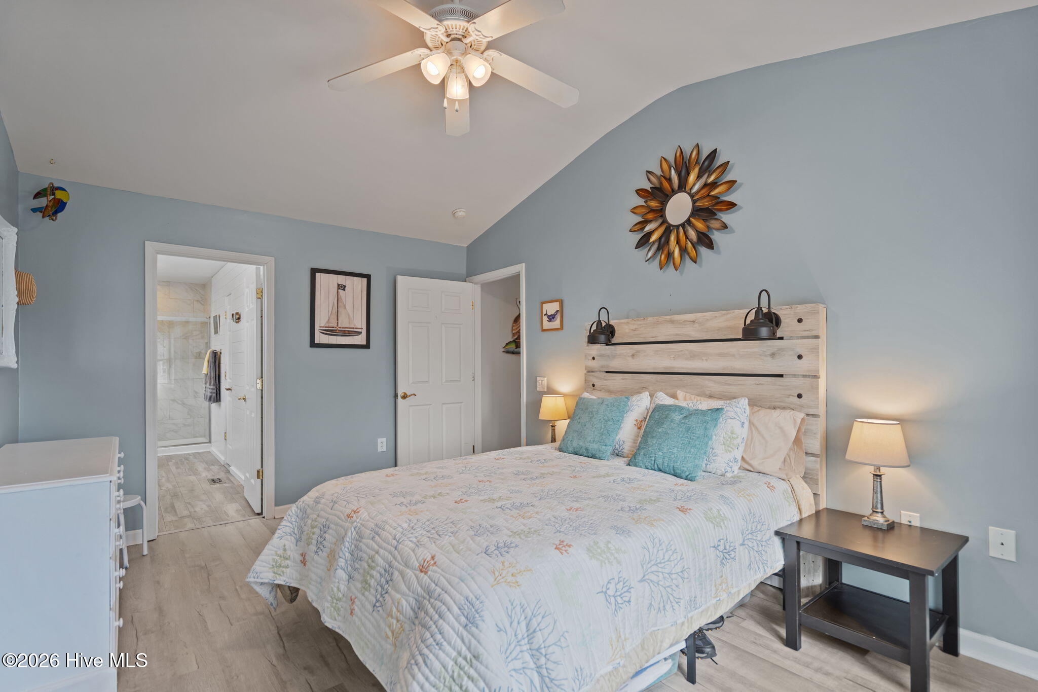 100554076 | Photo 25