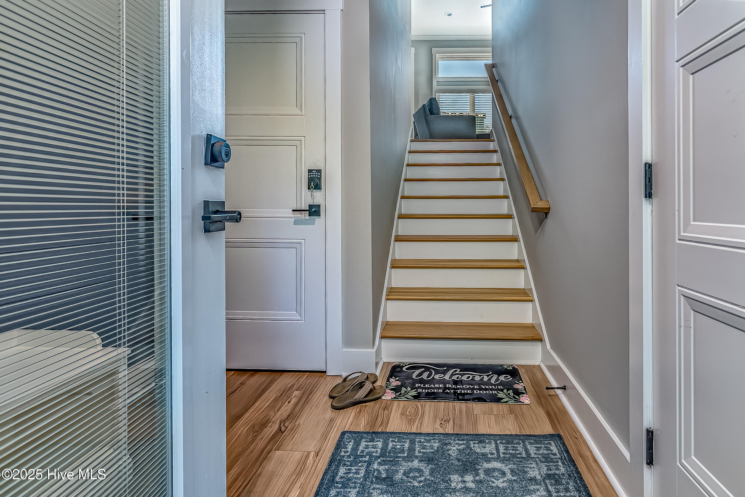 100543334 | Photo 35