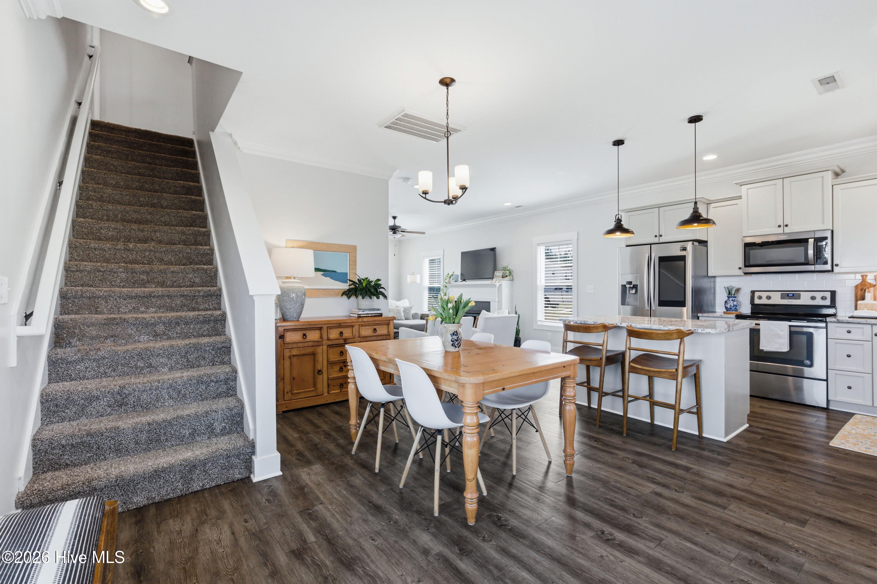 100562643 | Photo 19