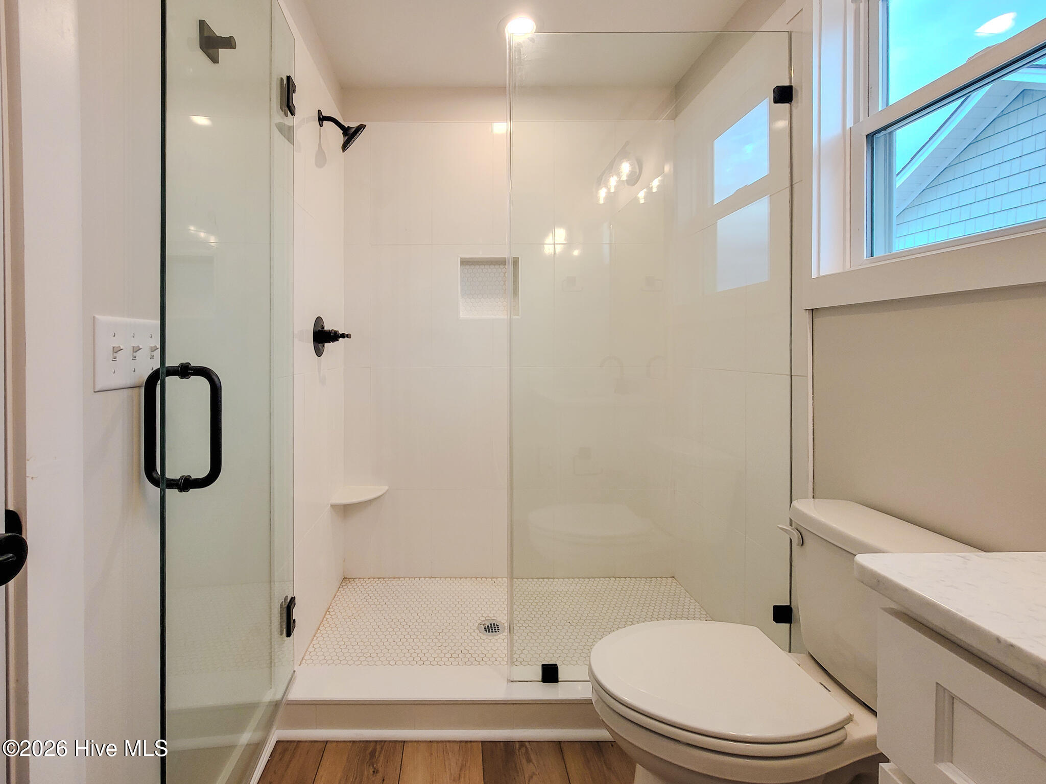 100553642 | Photo 16