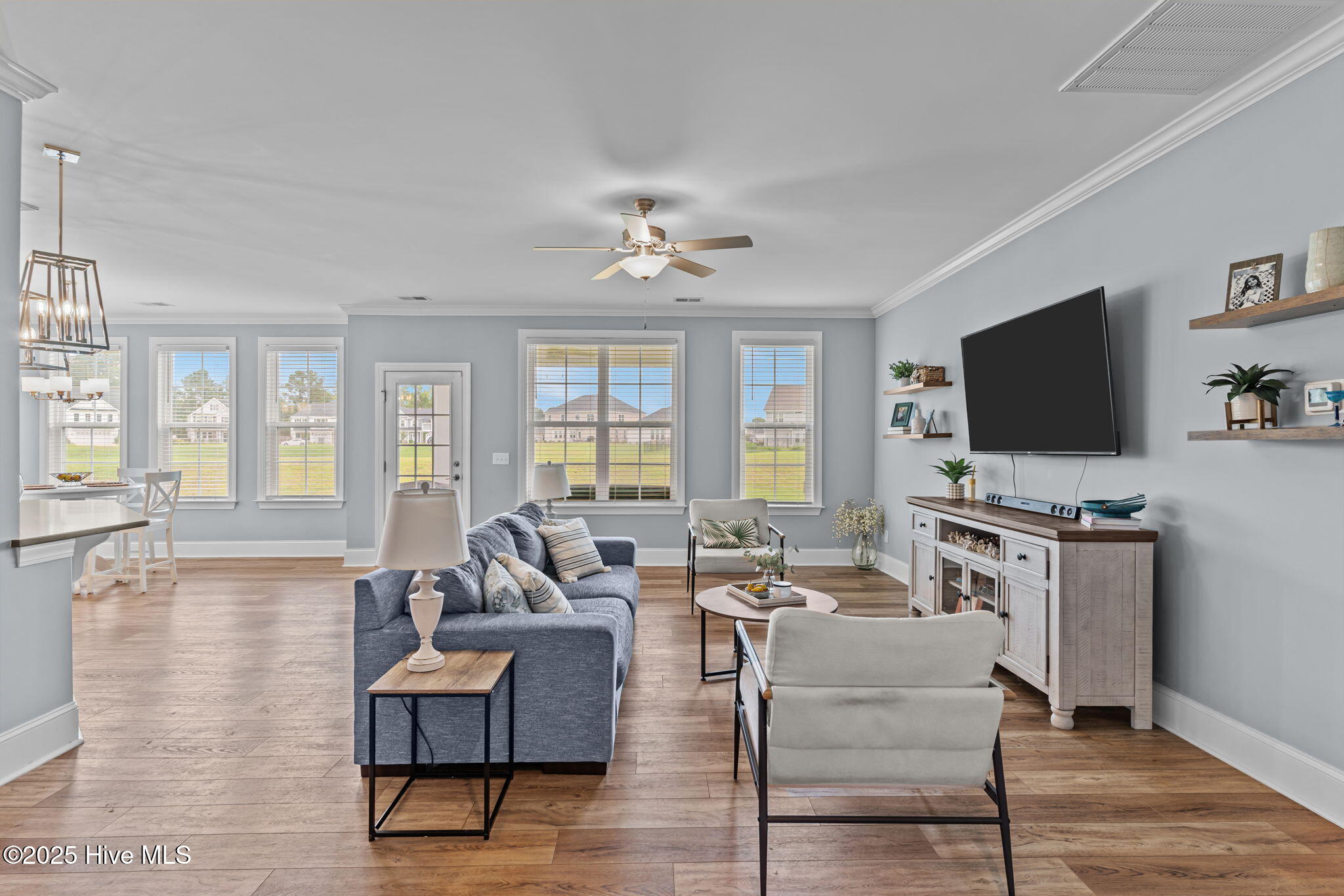 100525303 | Photo 31