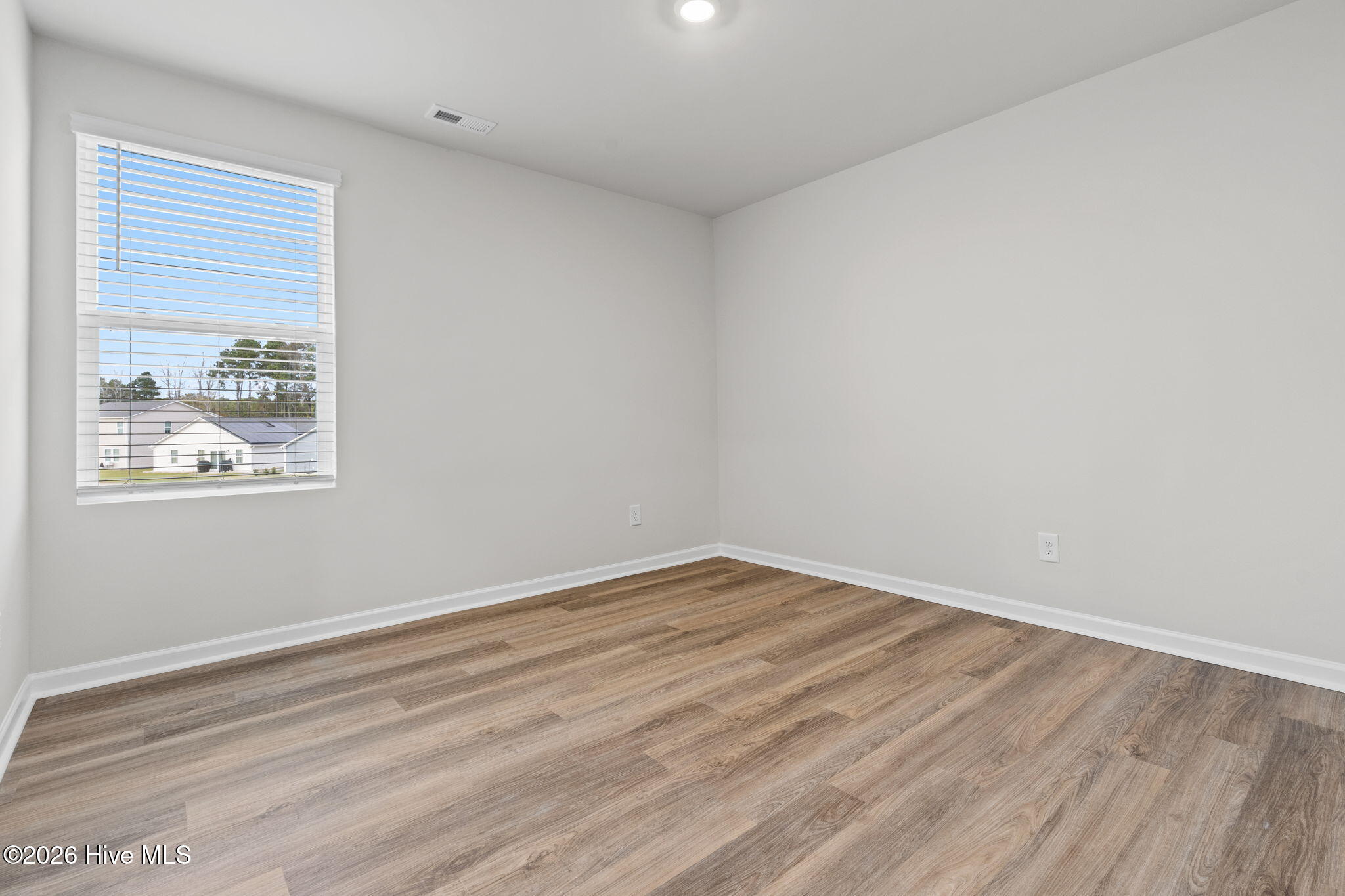 100561908 | Photo 21