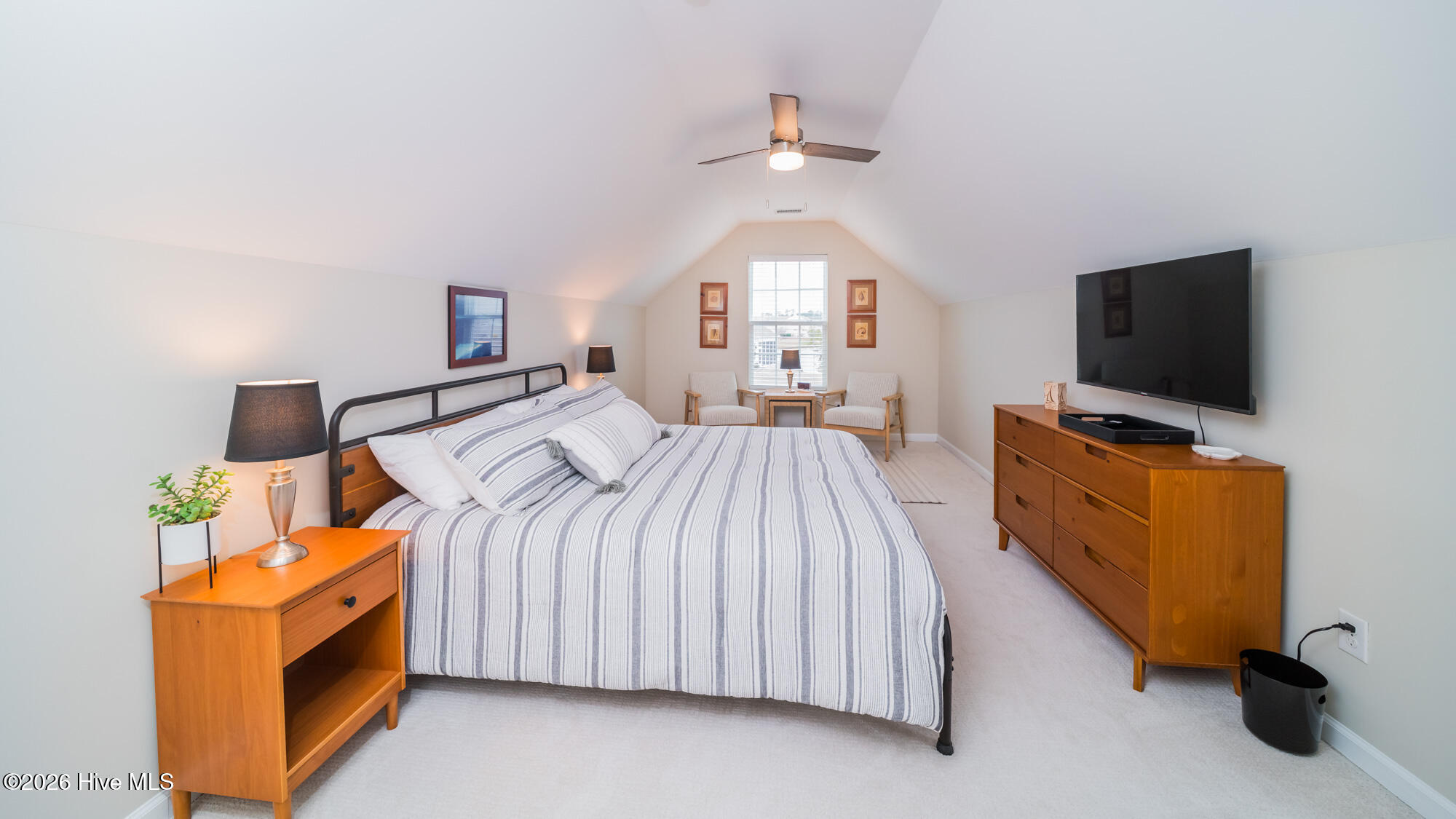 100557894 | Photo 26