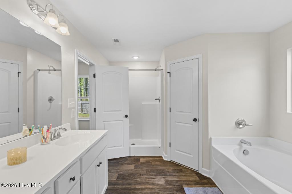 100567312 | Photo 18