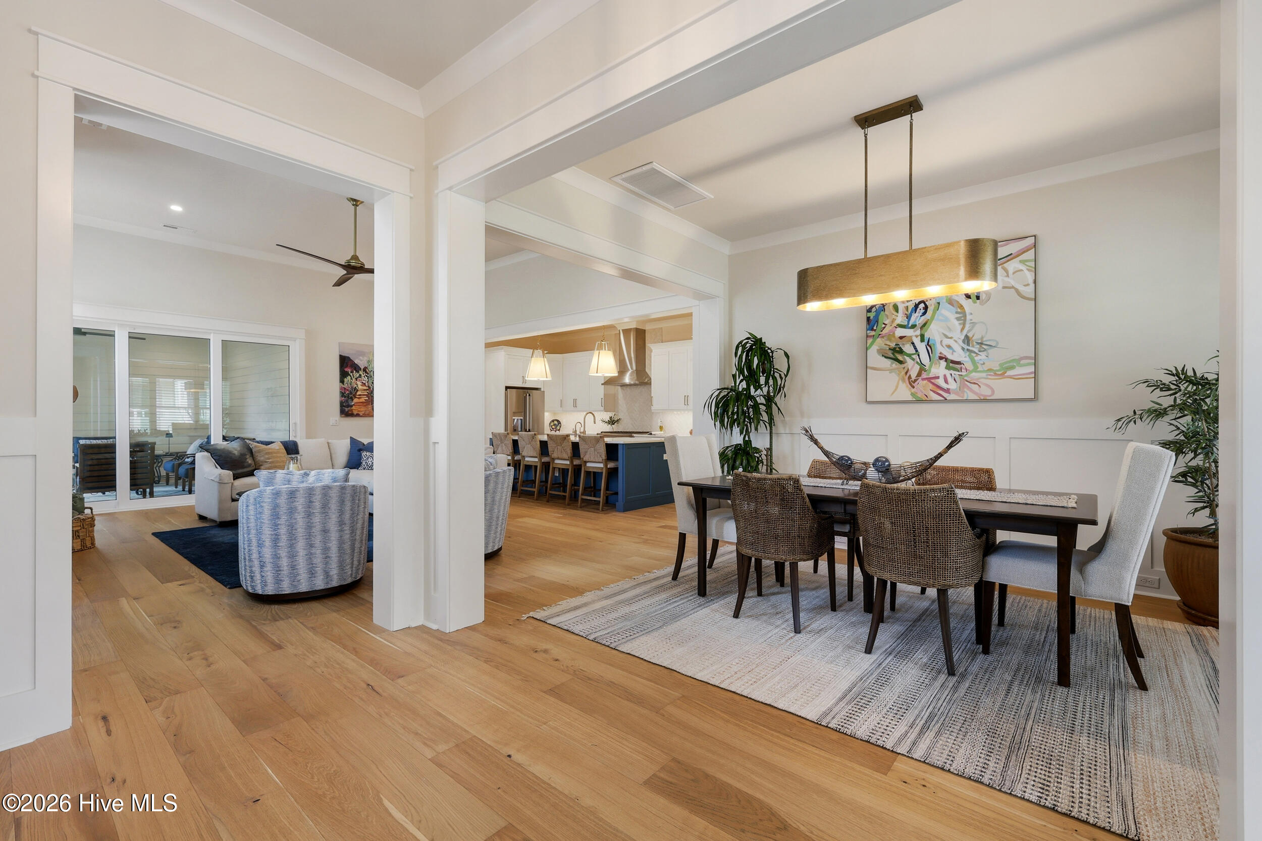 100566937 | Photo 12