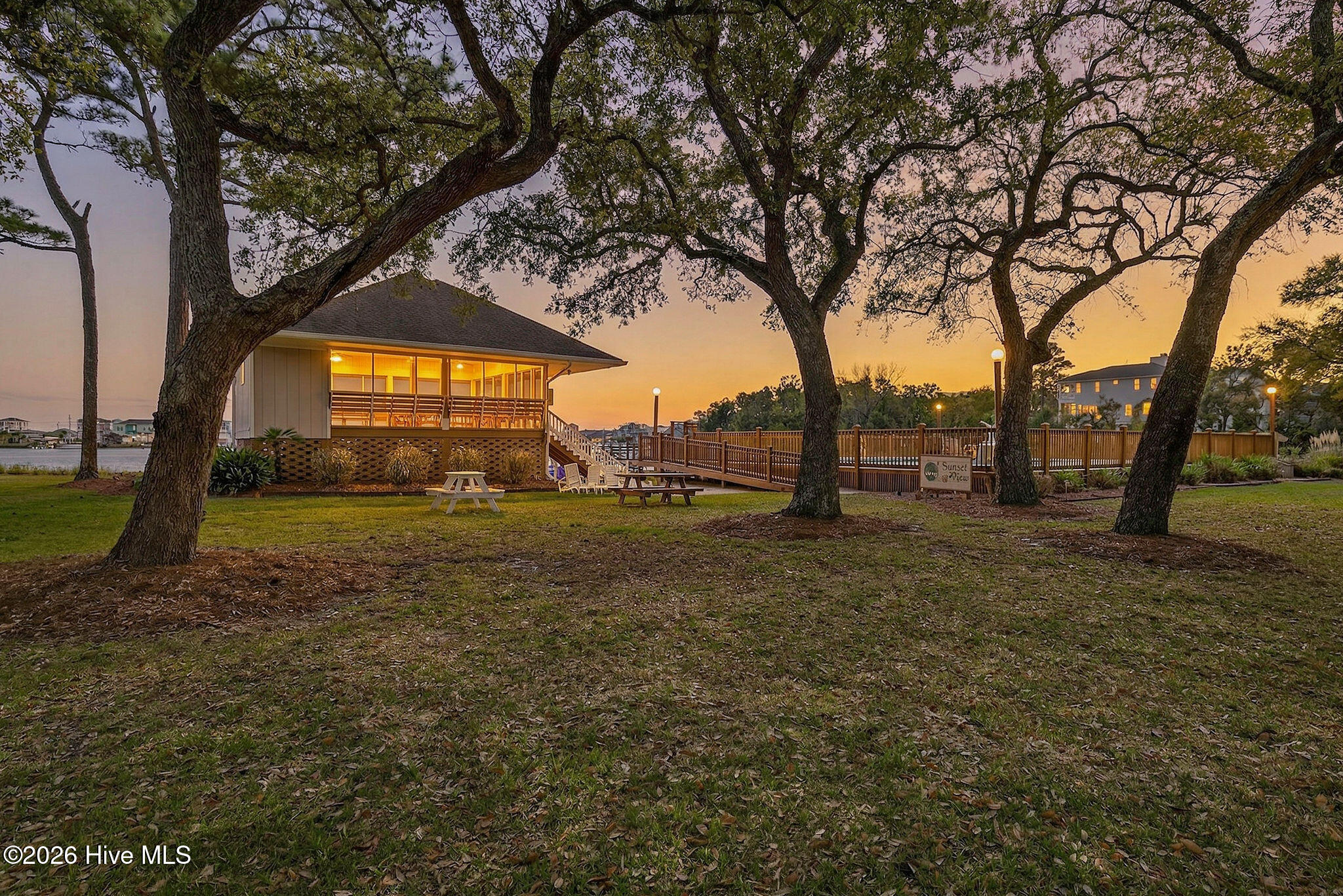 100564348 | Photo 55