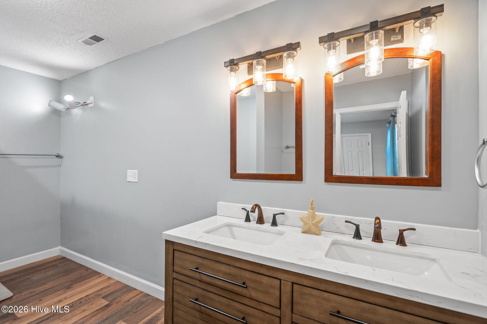 100558110 | Photo 28