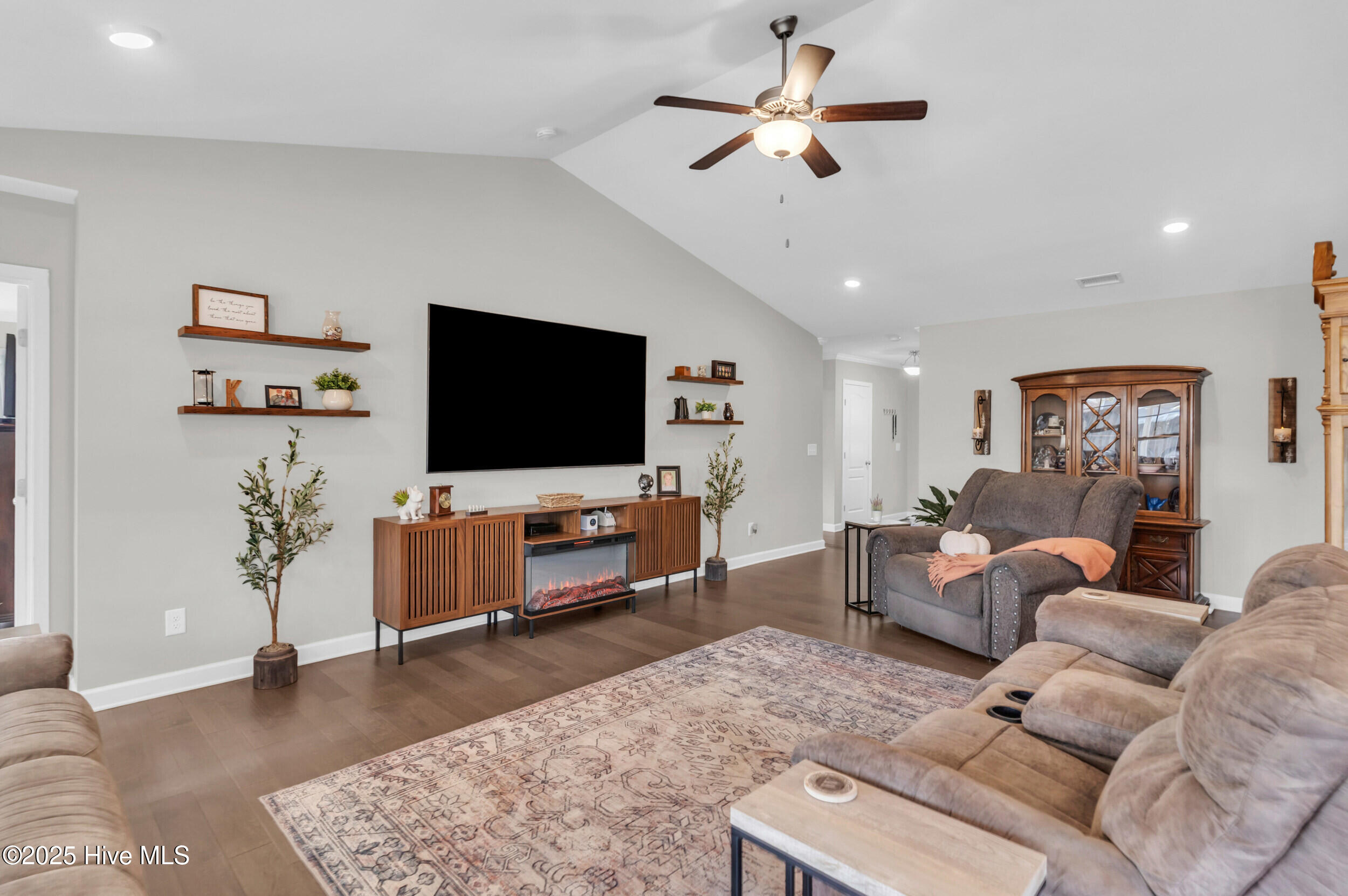 100539795 | Photo 10