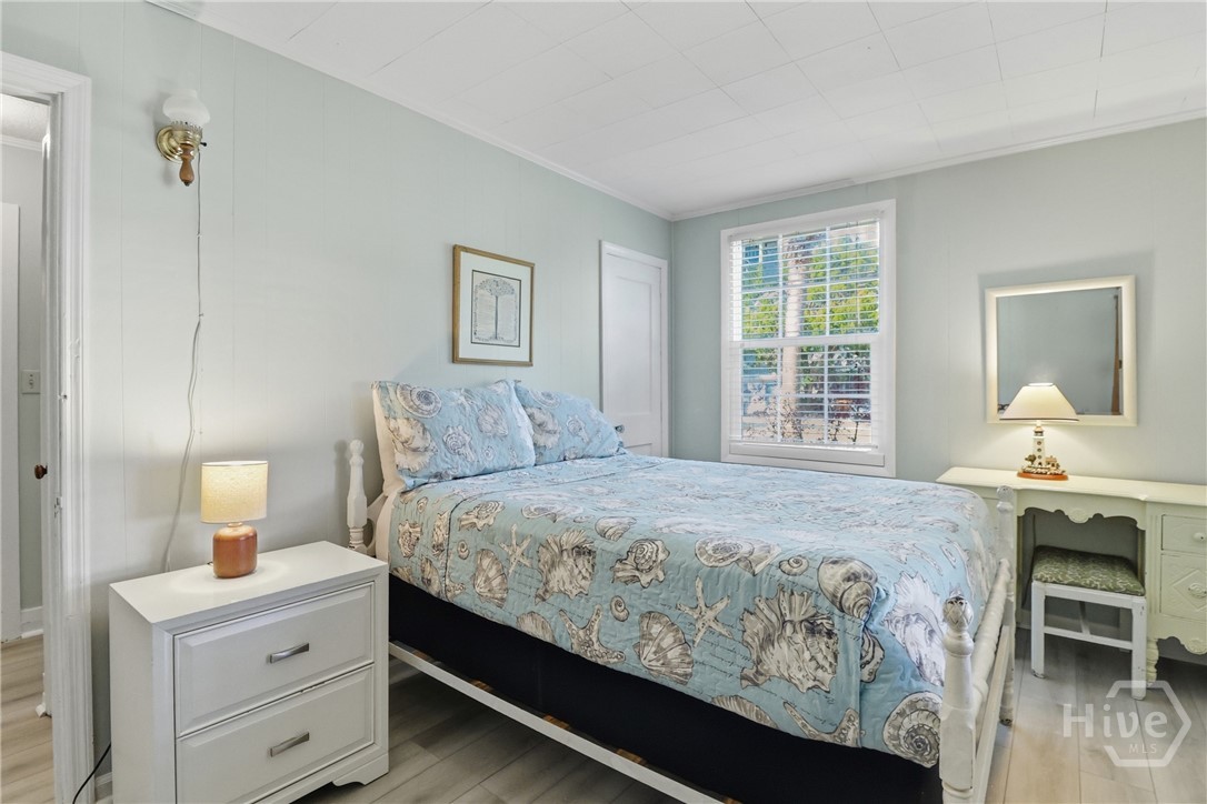 STUDY AREA IN GUEST ROOM.