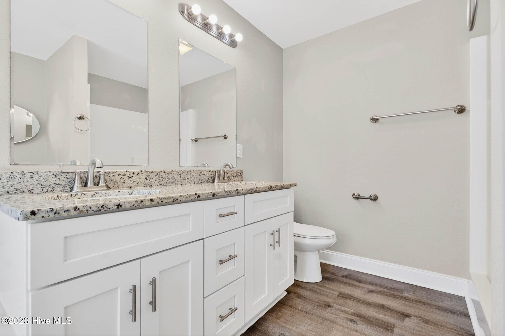 100564948 | Photo 33