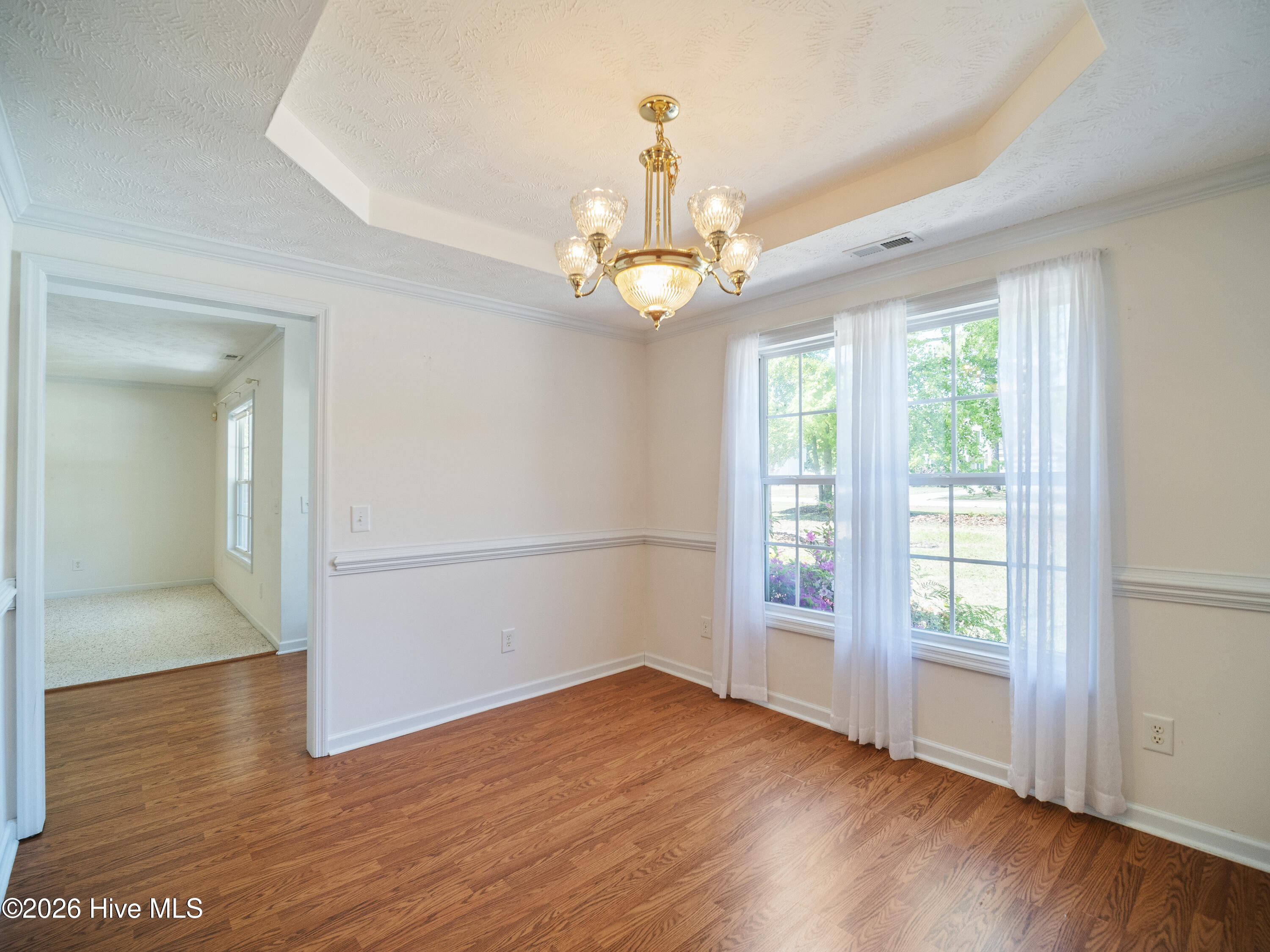 100570640 | Photo 27