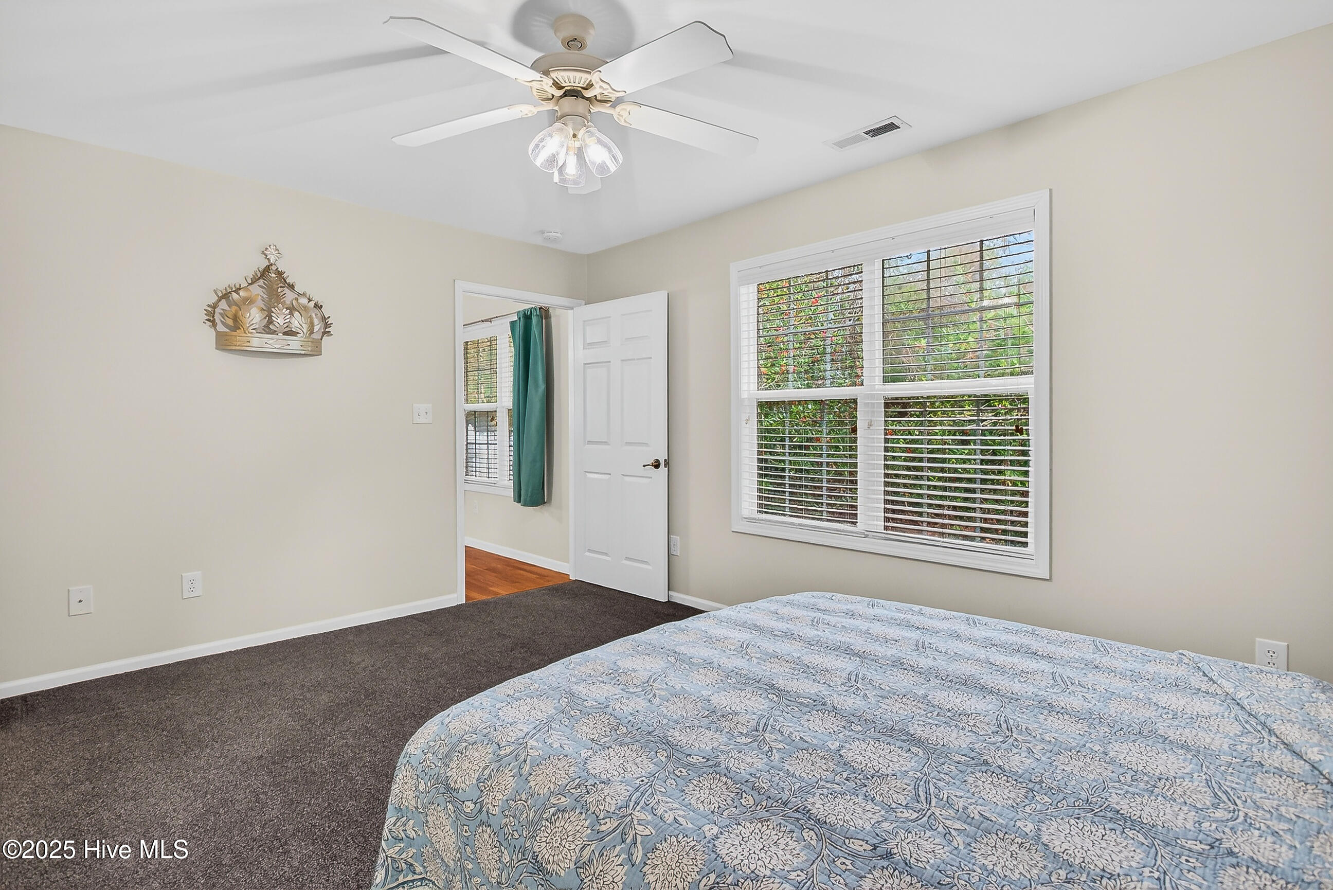 100546010 | Photo 22