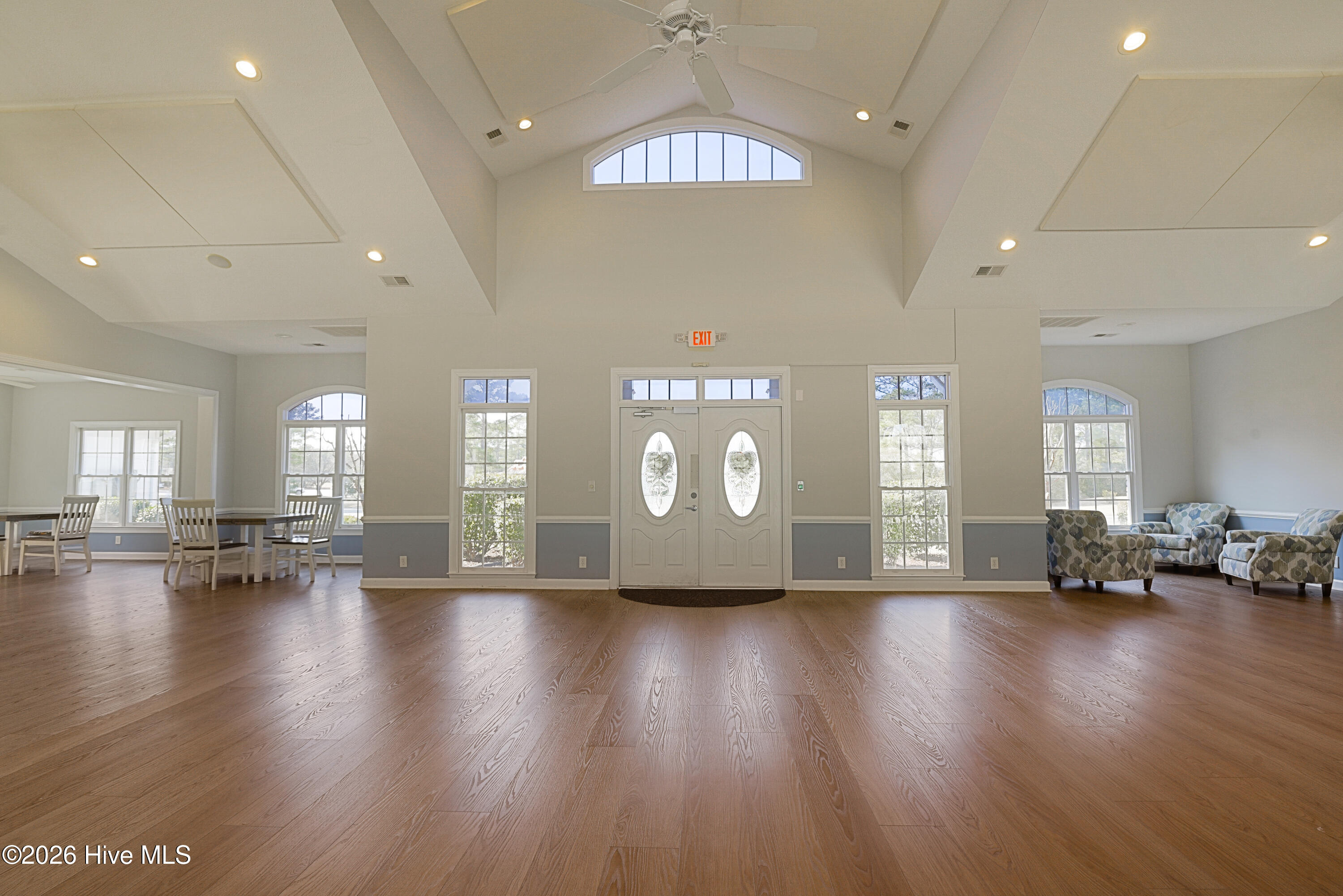 100554732 | Photo 49