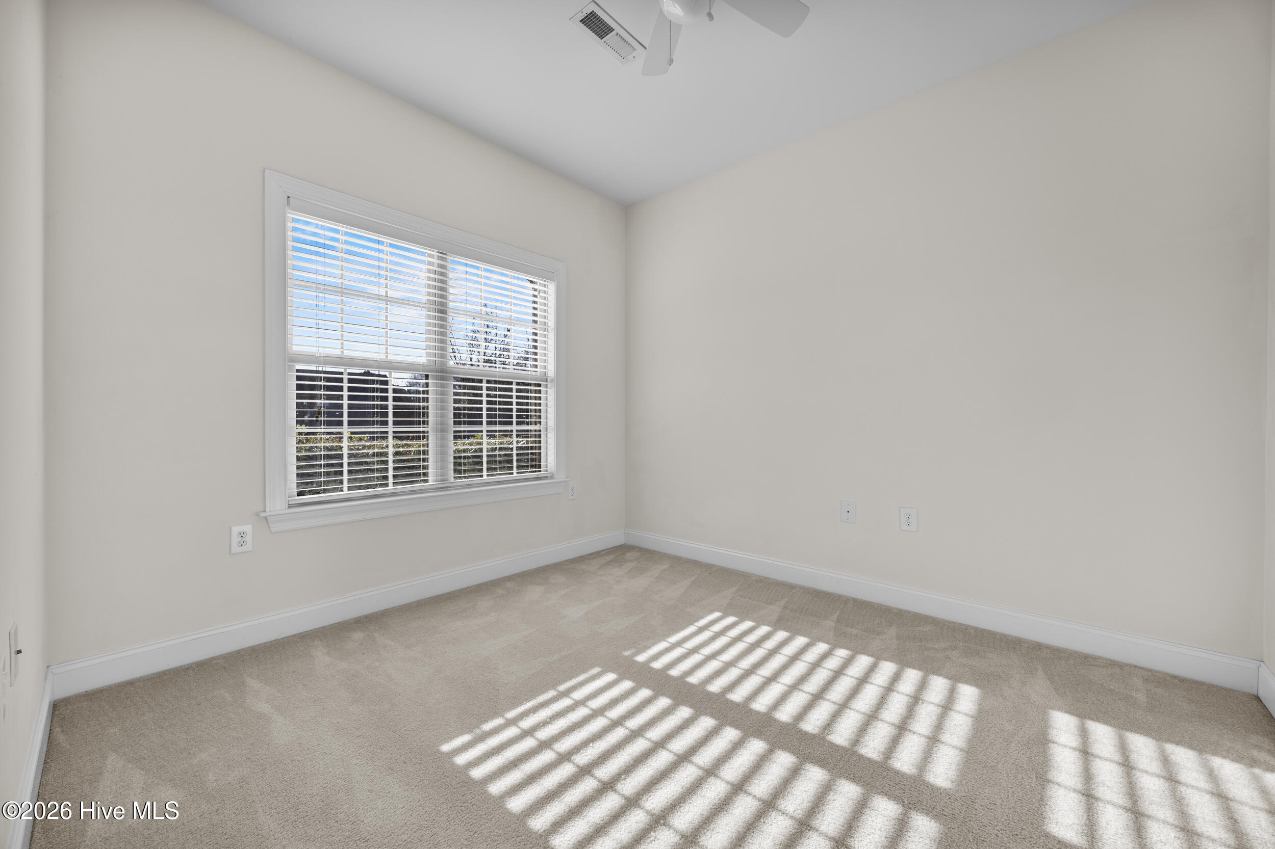 100552325 | Photo 30