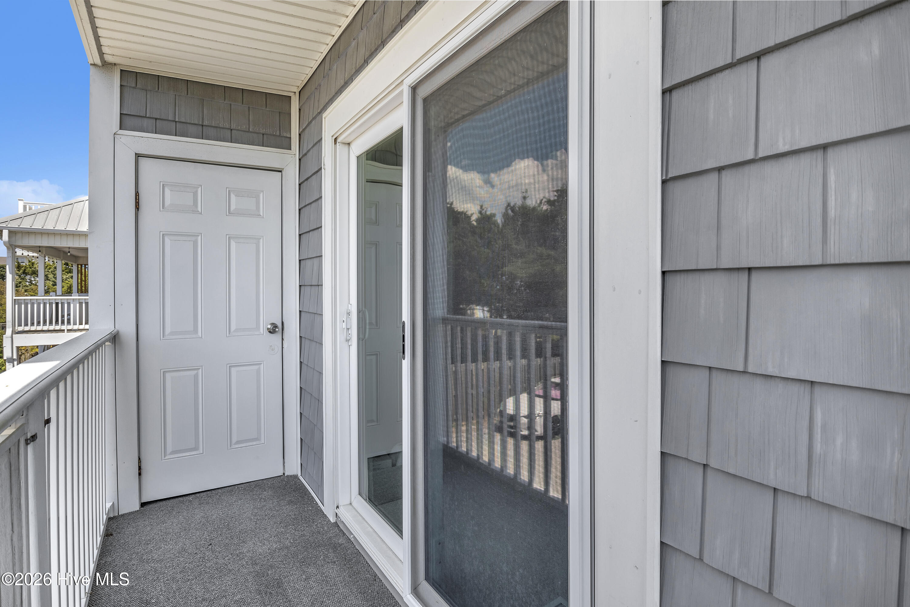 100569853 | Photo 21