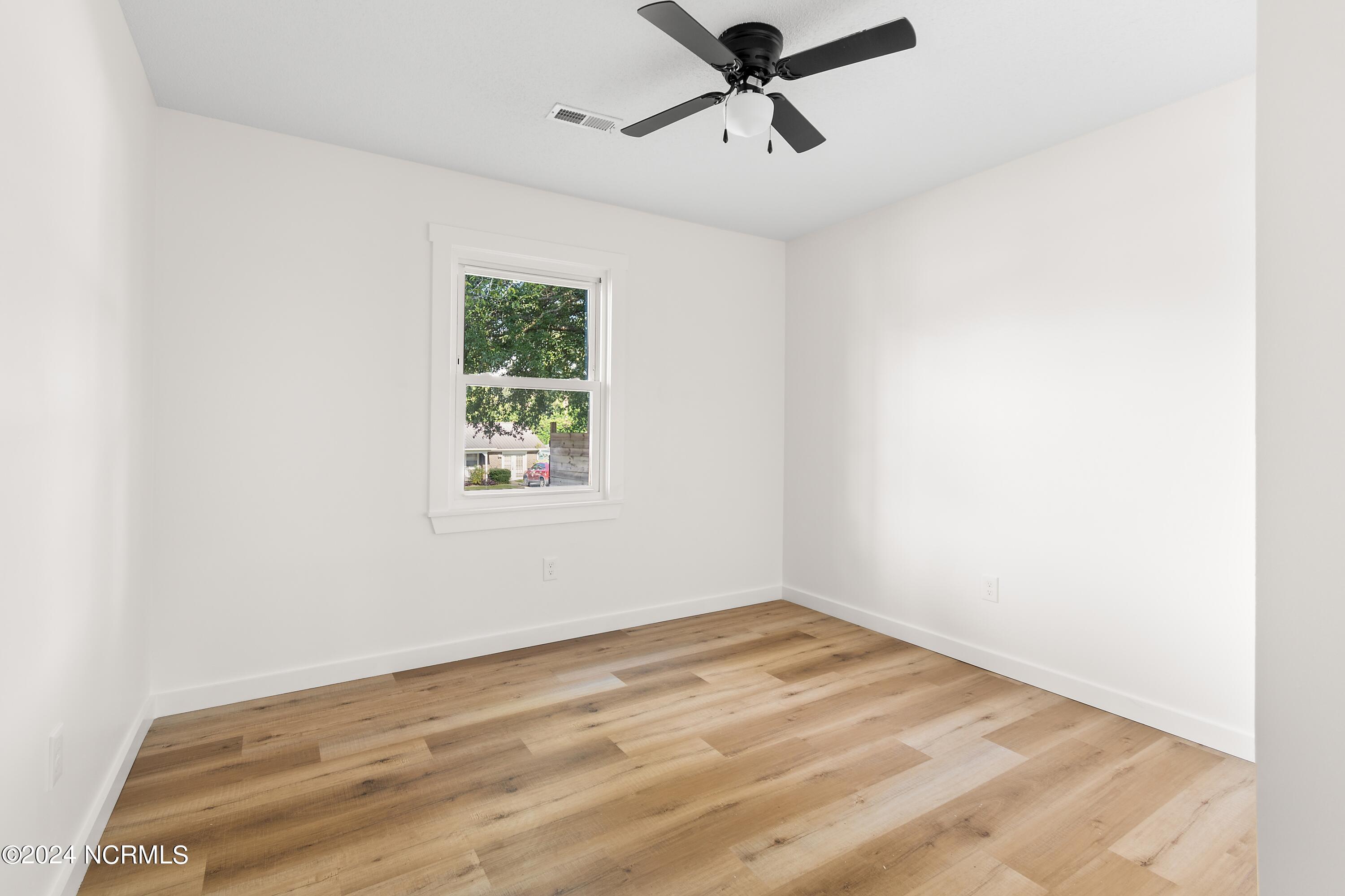 100563573 | Photo 33