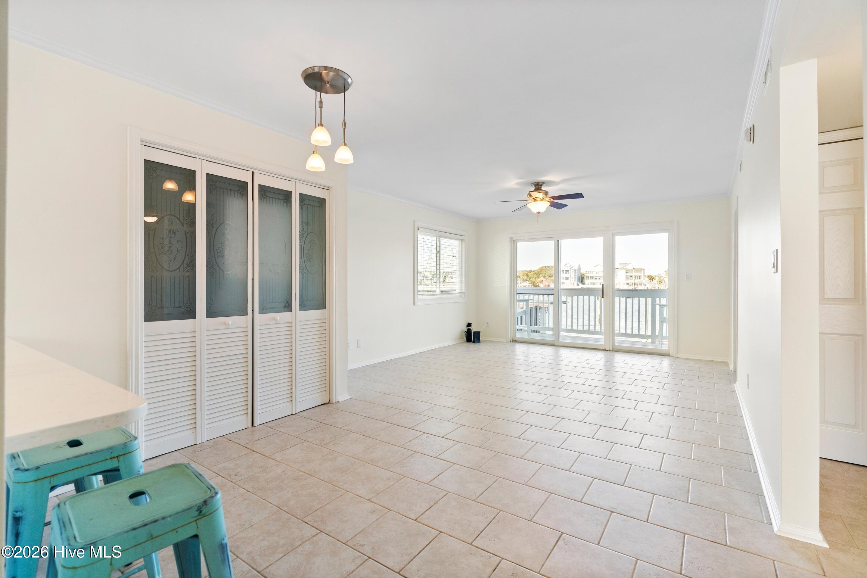 100550502 | Photo 16