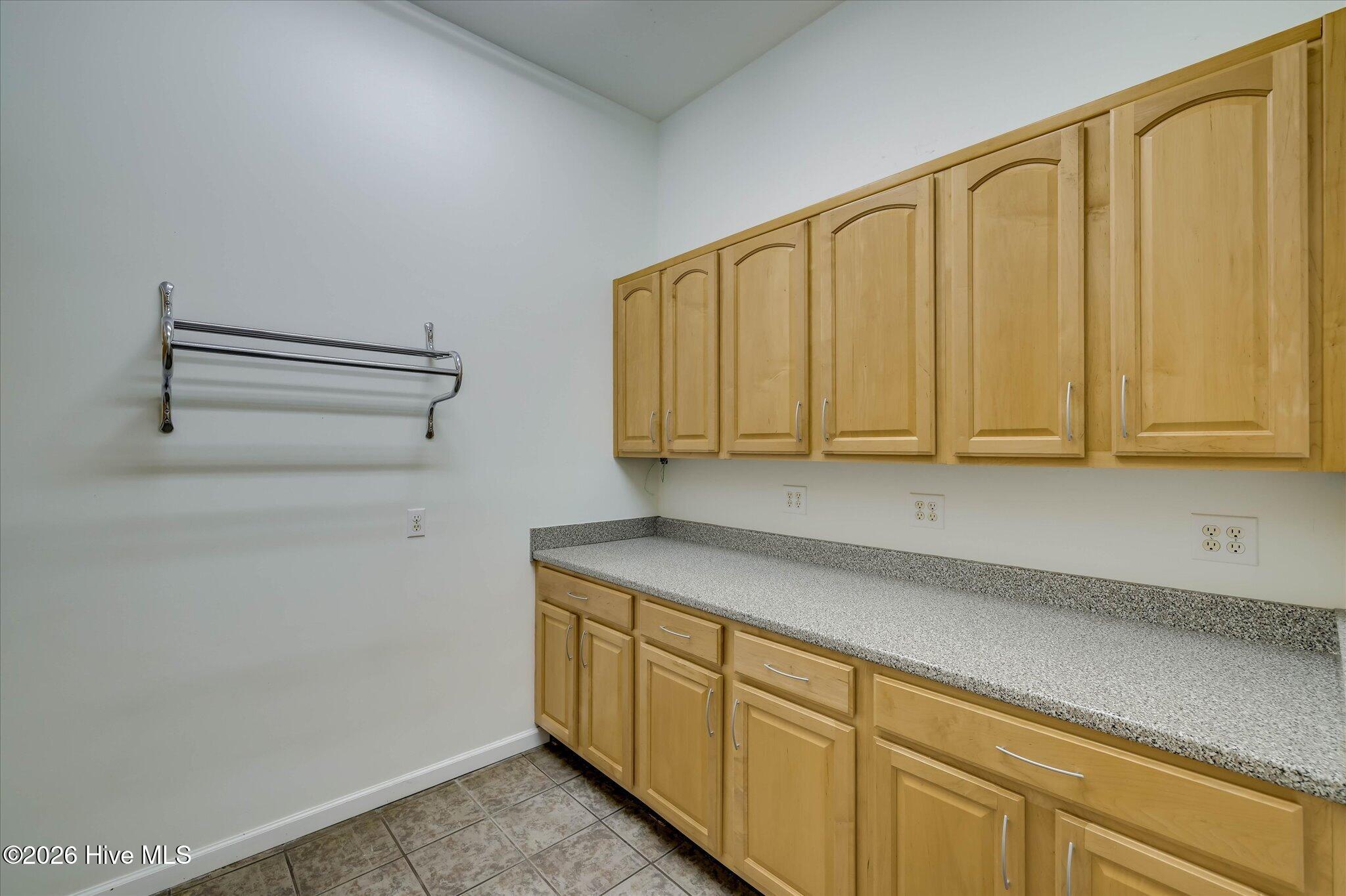150 Fairfield St laundry