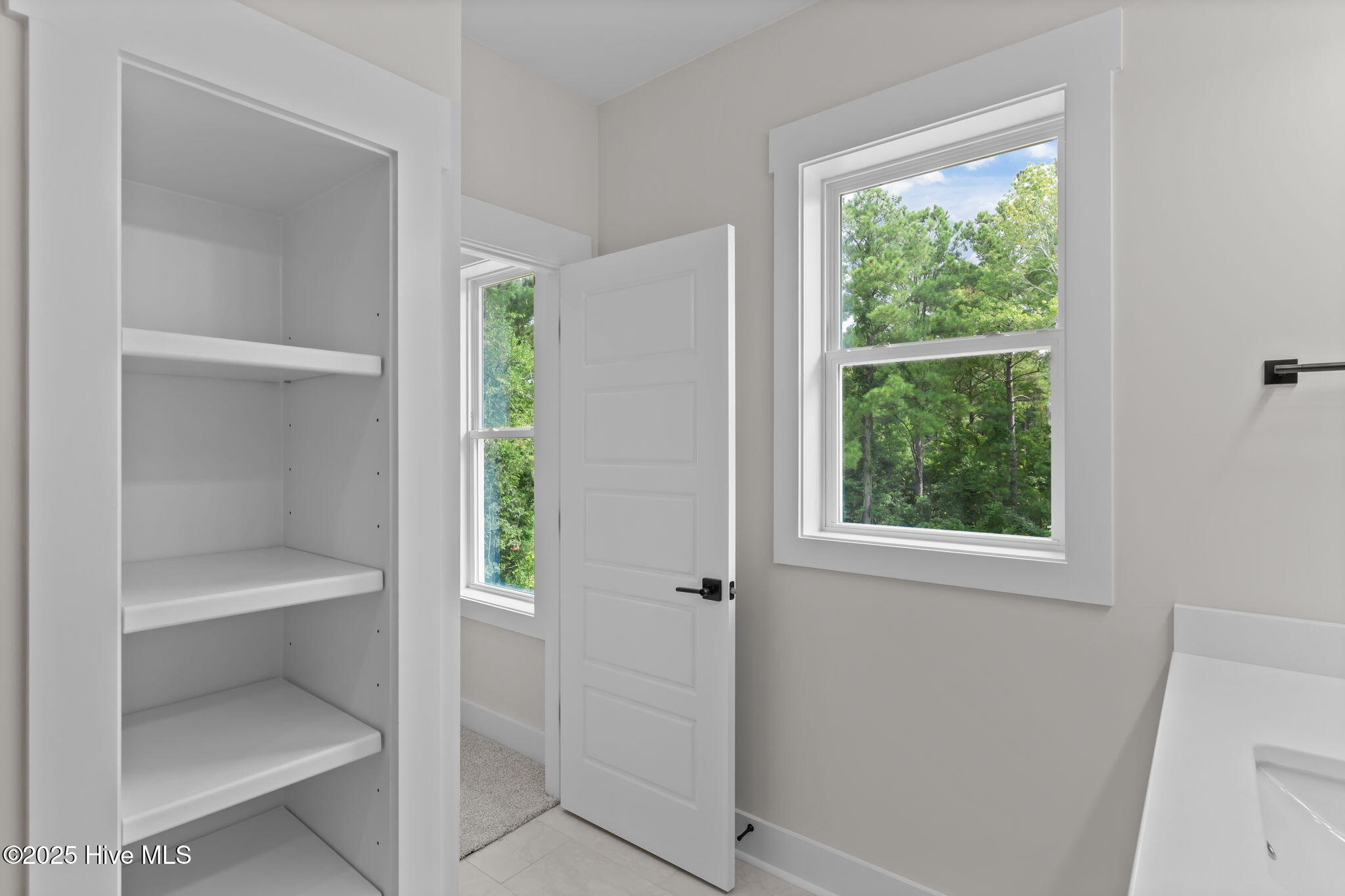 100548099 | Photo 52