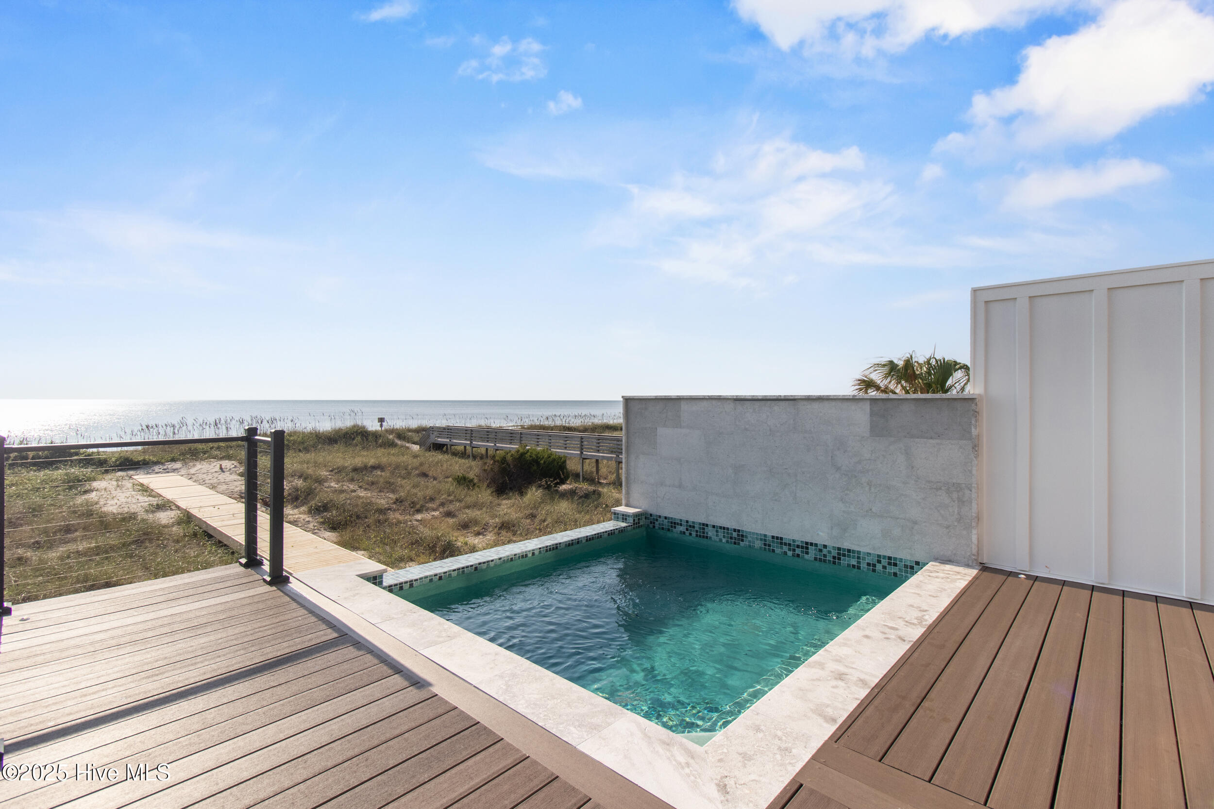 100537057 | Photo 47