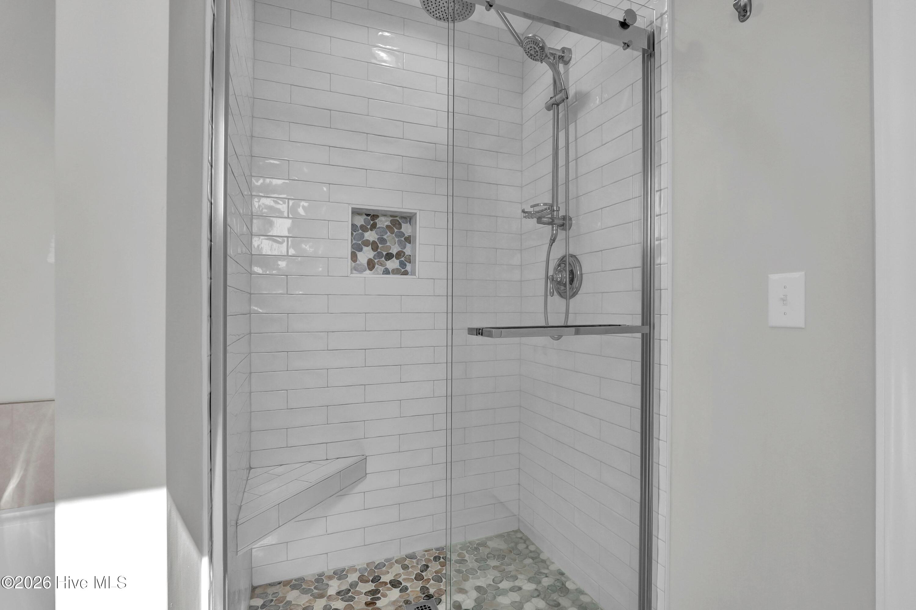 100562684 | Photo 42