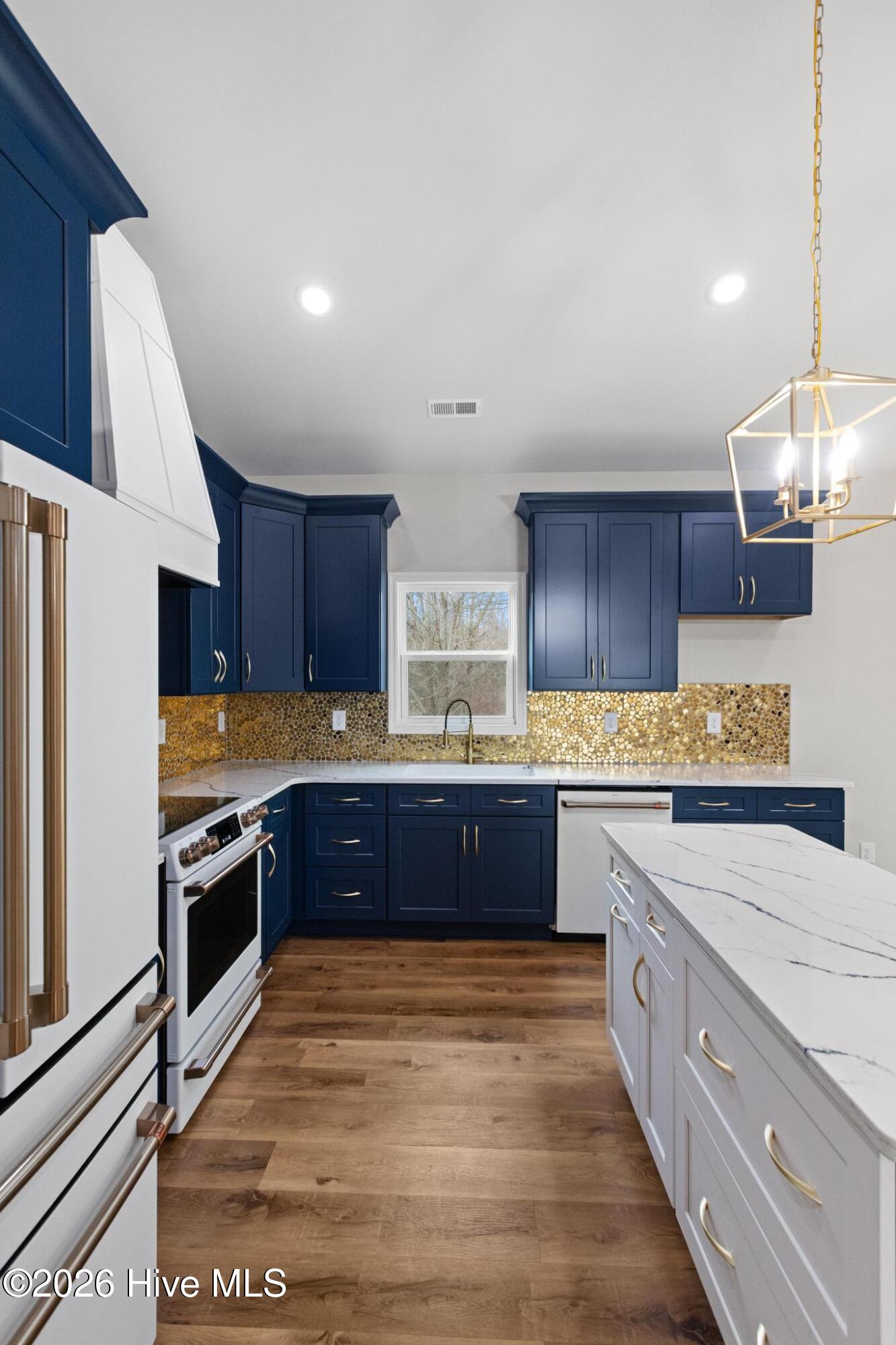 100559527 | Photo 12