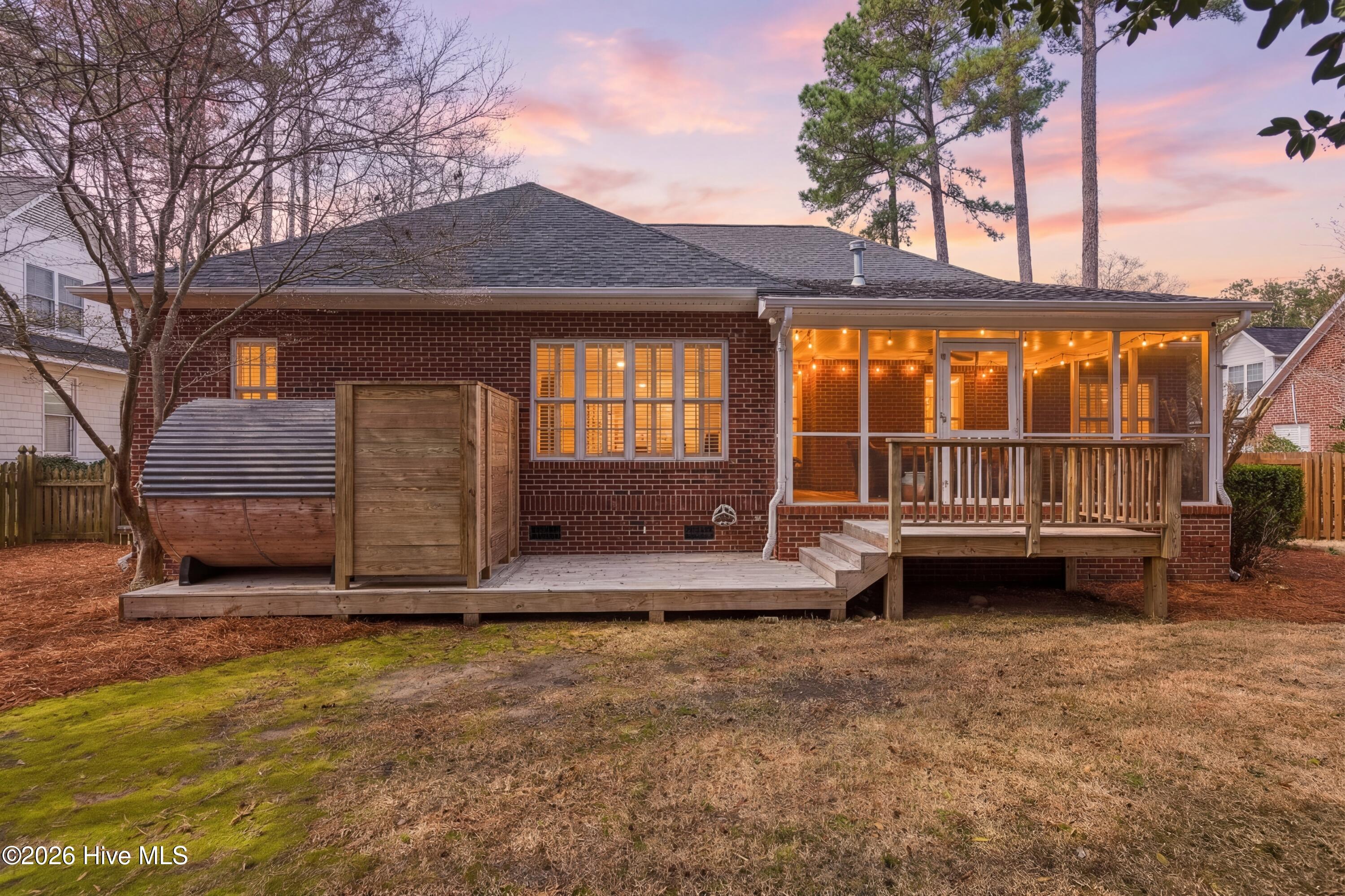 100560916 | Photo 96