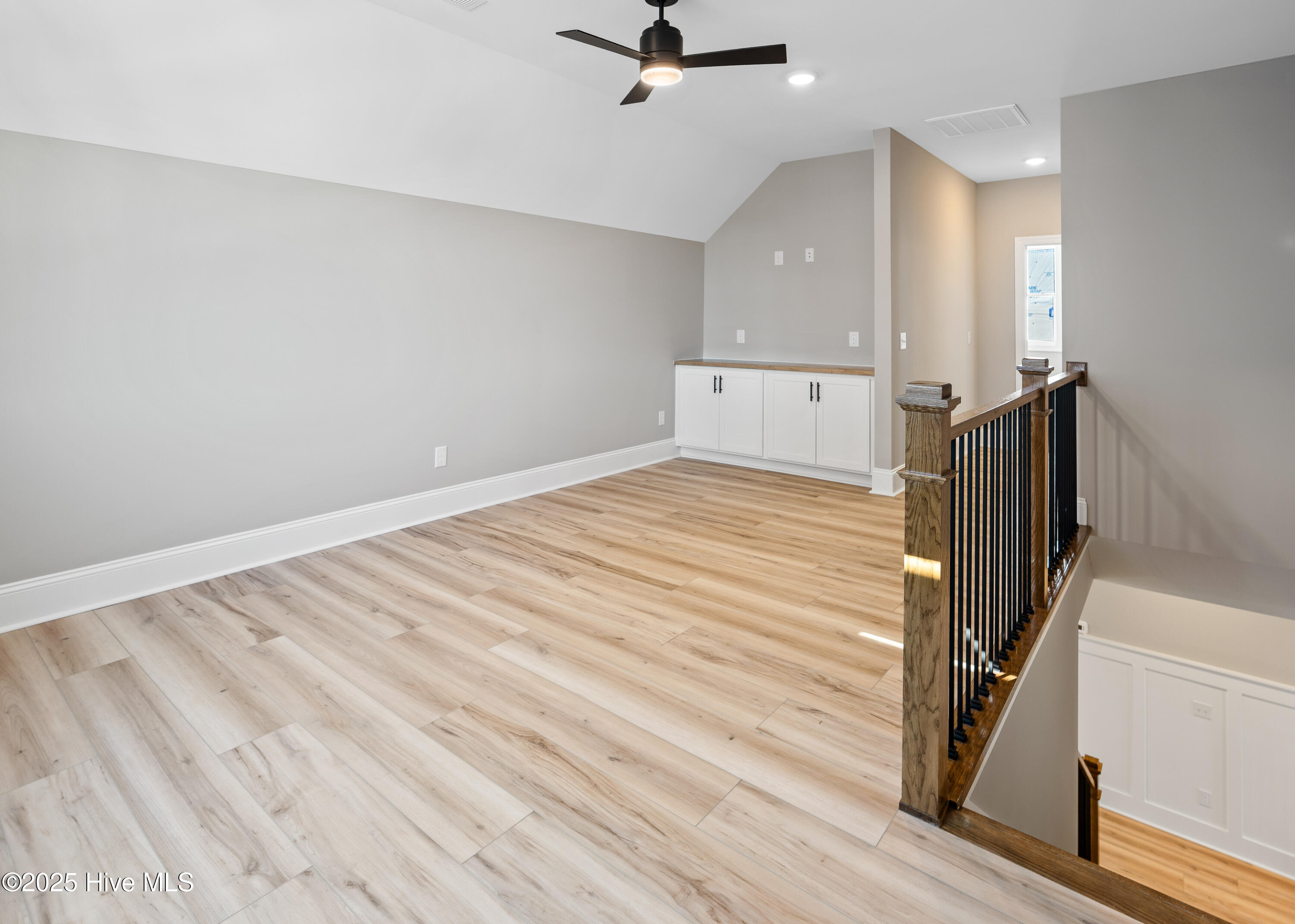 100537185 | Photo 27