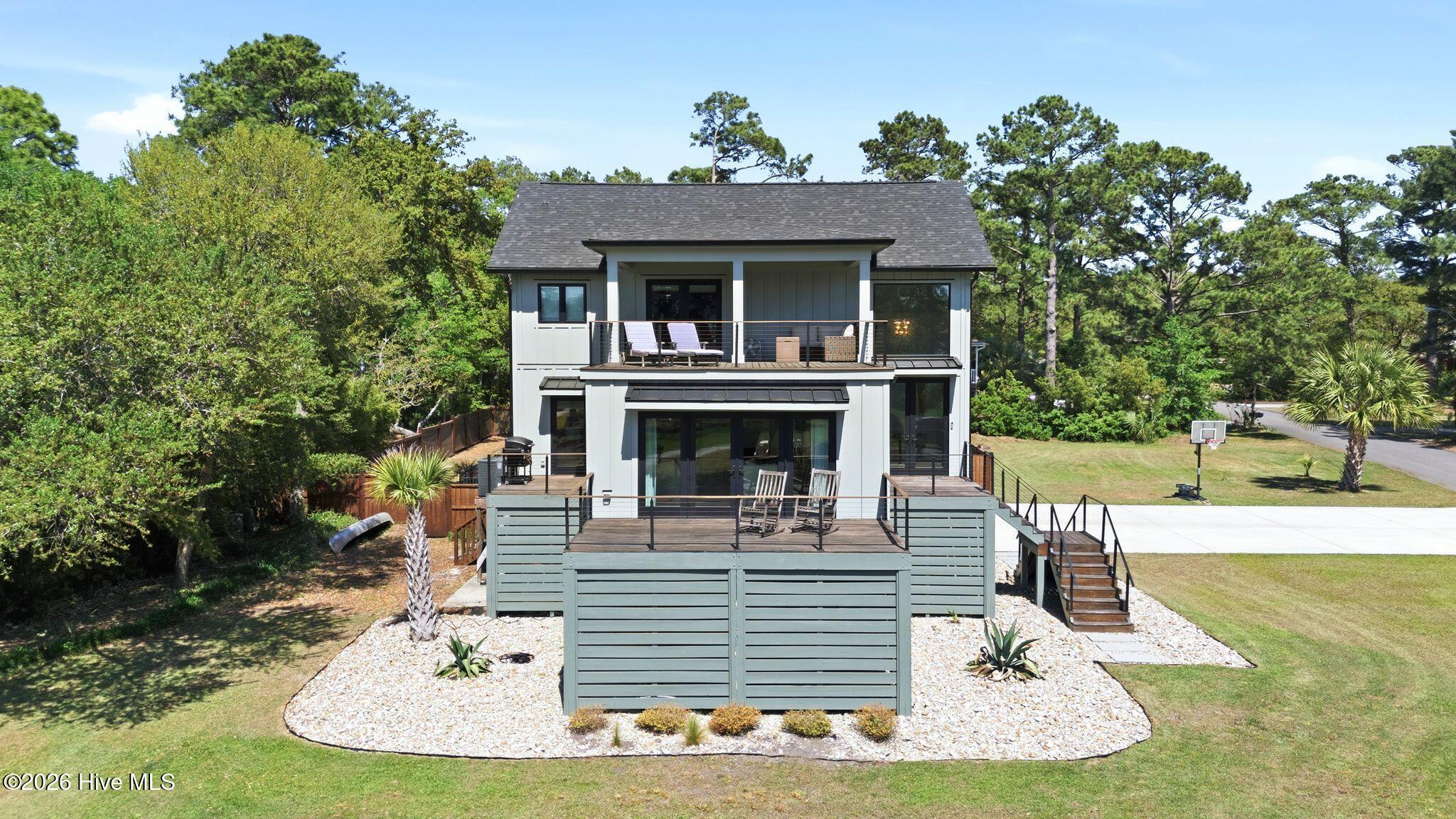 100568012 | Photo 89